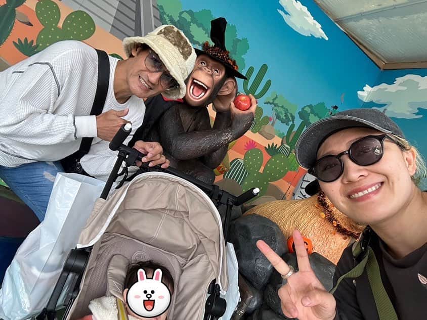 本並健治さんのインスタグラム写真 - (本並健治Instagram)「まいど！ 遅めの夏休み☀️🌻 シャボテン公園に行ってまいりました‼️ ぷくぷくちゃんも目👀をパチクリして見てました。  #シャボテン公園🌵🐒  #遅い夏休み #丸山桂里奈⚽️  #ぷくぷくちゃん❤️」10月28日 7時24分 - kenjihonnami