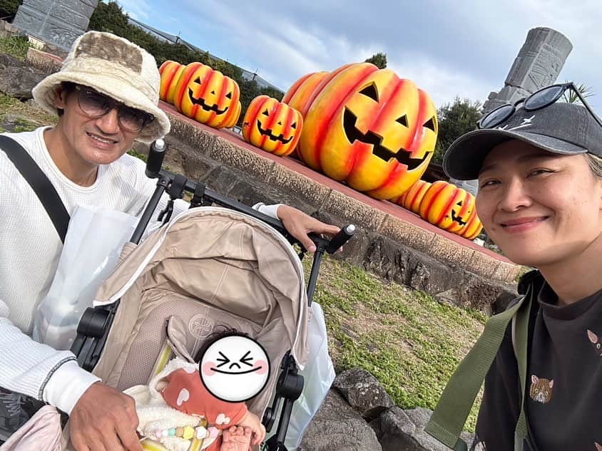 本並健治さんのインスタグラム写真 - (本並健治Instagram)「まいど！ 遅めの夏休み☀️🌻 シャボテン公園に行ってまいりました‼️ ぷくぷくちゃんも目👀をパチクリして見てました。  #シャボテン公園🌵🐒  #遅い夏休み #丸山桂里奈⚽️  #ぷくぷくちゃん❤️」10月28日 7時24分 - kenjihonnami