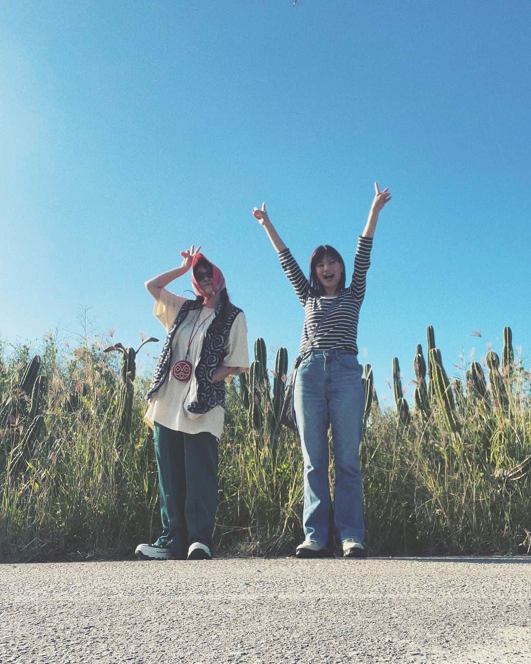 石川瑠利子のインスタグラム：「. みーほーとの楽しい1日目🙆🏻‍♀️💞 ふわっふわの天ぷら食べて、鳥の声がすごい中でハロウィンサービスして頂いて可愛くて美味しいラテ飲んで、綺麗なサンセットを見れた日🤭🌟」