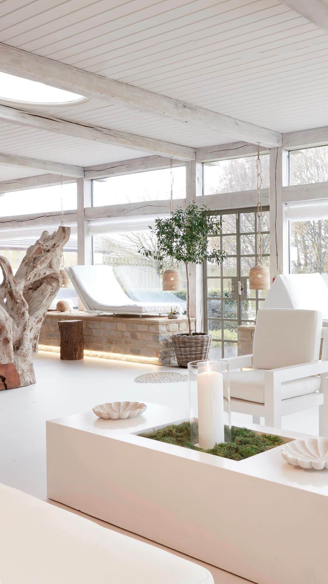 バンフォードのインスタグラム：「Our favourite place to unwind on the weekend 🤍  Our Bamford Wellness Spa Cotswolds offers a holistic wellness space situated in the heart of @daylesfordfarm. Discover our selection of carefully curated treatments, mind and movement classes, in addition to state-of-the-art facilities are devoted to relaxing, restoring and nurturing your well-being in a gentle holistic way.  Click the link in bio to explore our Cotswolds Spa.  #bamford #wellness #spaday #daylesfordfarm」