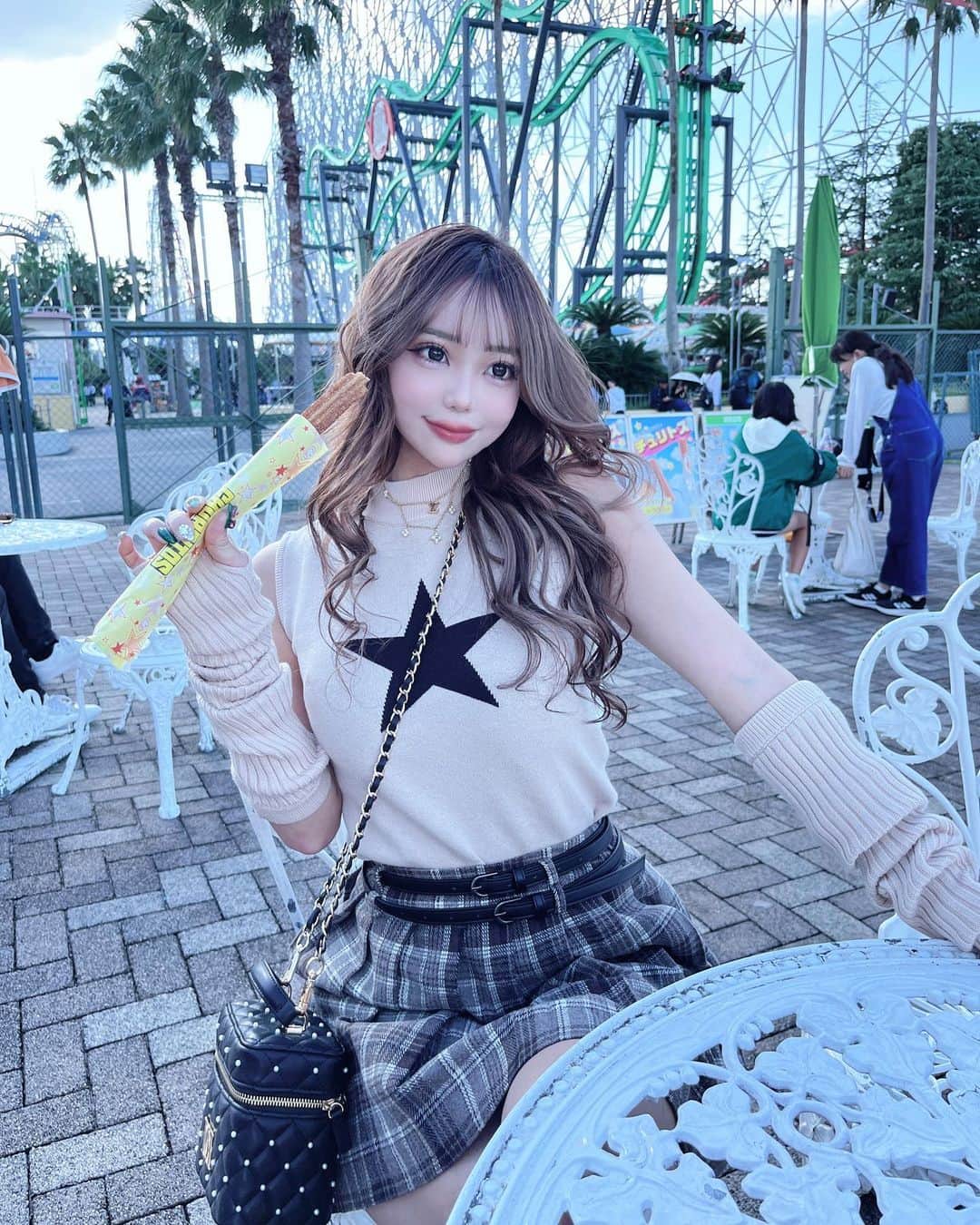 くまみゆさんのインスタグラム写真 - (くまみゆInstagram)「. . なみたんと長島行ってきた〜🥹 乗り物乗りまくって最高に楽しすぎた休日だった！ 昼間は暖かくてこの時期最高すぎる気温だなあ😭 楽しかった〜〜😌 . . #darich」10月28日 18時18分 - kumamiyu.24