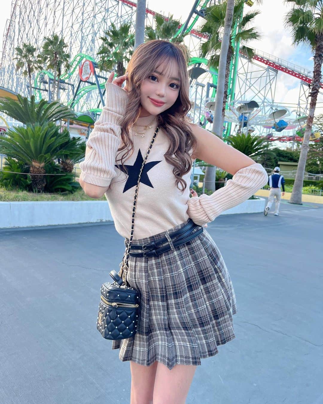 くまみゆさんのインスタグラム写真 - (くまみゆInstagram)「. . なみたんと長島行ってきた〜🥹 乗り物乗りまくって最高に楽しすぎた休日だった！ 昼間は暖かくてこの時期最高すぎる気温だなあ😭 楽しかった〜〜😌 . . #darich」10月28日 18時18分 - kumamiyu.24