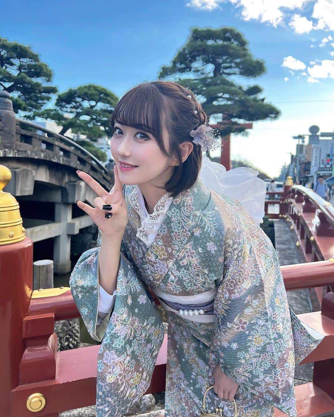 MI-MIのインスタグラム：「普段着ない感じのお着物にしてみた♡︎  何枚目が好き...?」