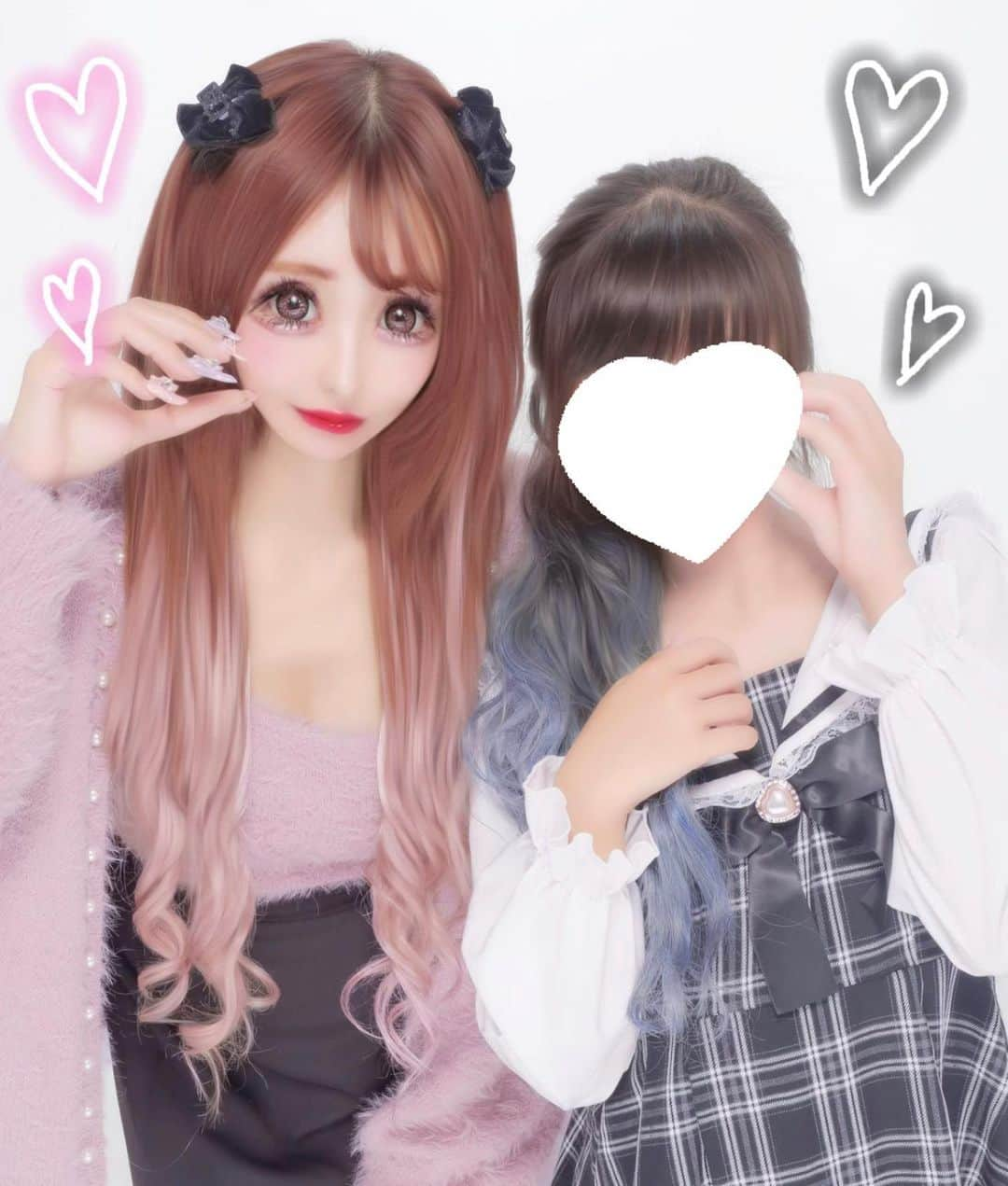 桜咲姫奈のインスタグラム：「🎀おちびとプリクラ🎀  11歳おめでとう🫶 身長はまだあたしのが 高いけど足のサイズは 負けた……🥹💭 そのうち身長も 抜かされるのかなぁ……？？  #親子コーデ  #親子プリ  #11歳女子  #11歳おめでとう」