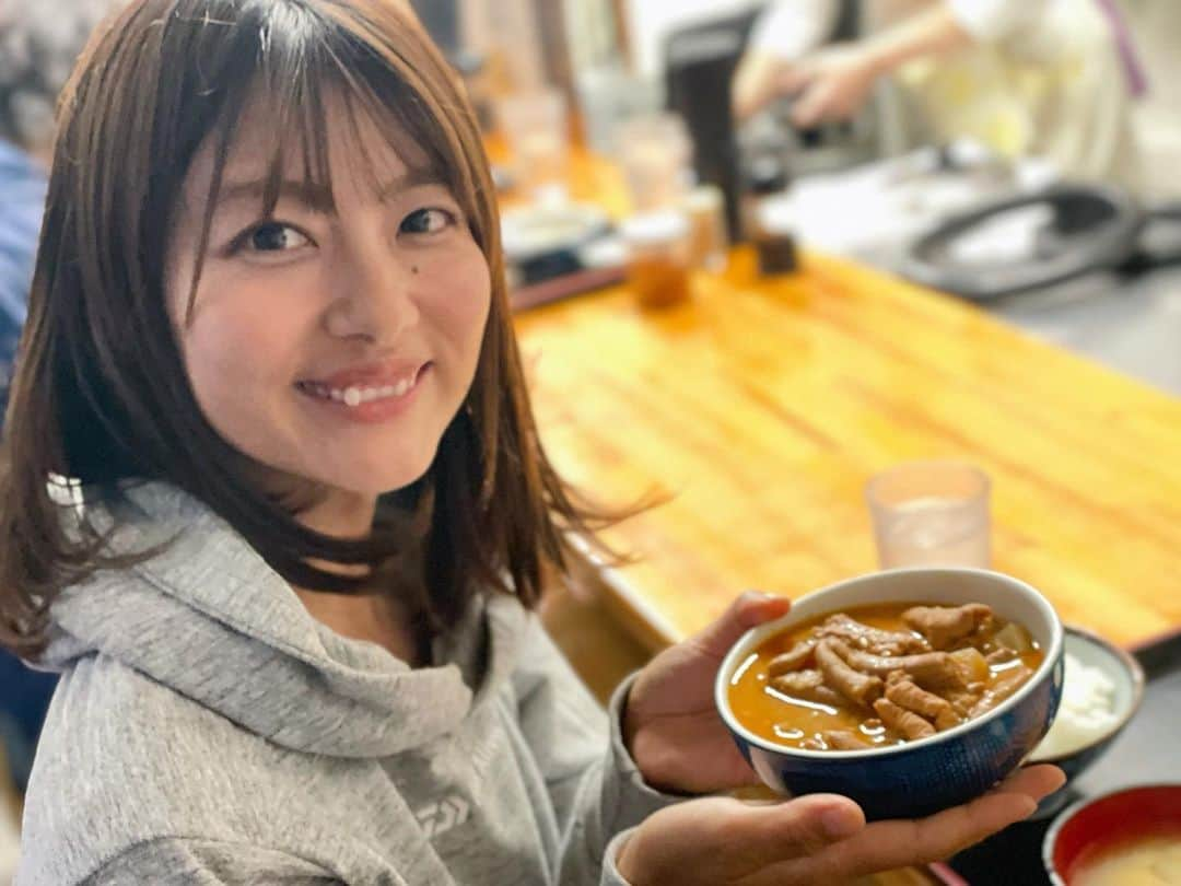 晴山由梨さんのインスタグラム写真 - (晴山由梨Instagram)「群馬県の川場フィッシングプラザさんにお邪魔しました！  朝は気温5度という寒さでしたが、 日中は20度近くなり過ごしやすい中でのエリアトラウト🍁  元気な魚達と、のどかな空気に癒されました☺️ 炭火でじっくり焼いたマスの塩焼きも最高〜！ この日の様子は後日つりジェンヌ公式YouTubeにアップされます♪  帰りは大好きな永井食堂のモツ煮を食べに寄り道🚗💕  #群馬 #川場フィッシングプラザ #管理釣り場 #エリアトラウト #トラウトフィッシング #永井食堂 #モツ煮」10月28日 17時01分 - hareyama_yuri