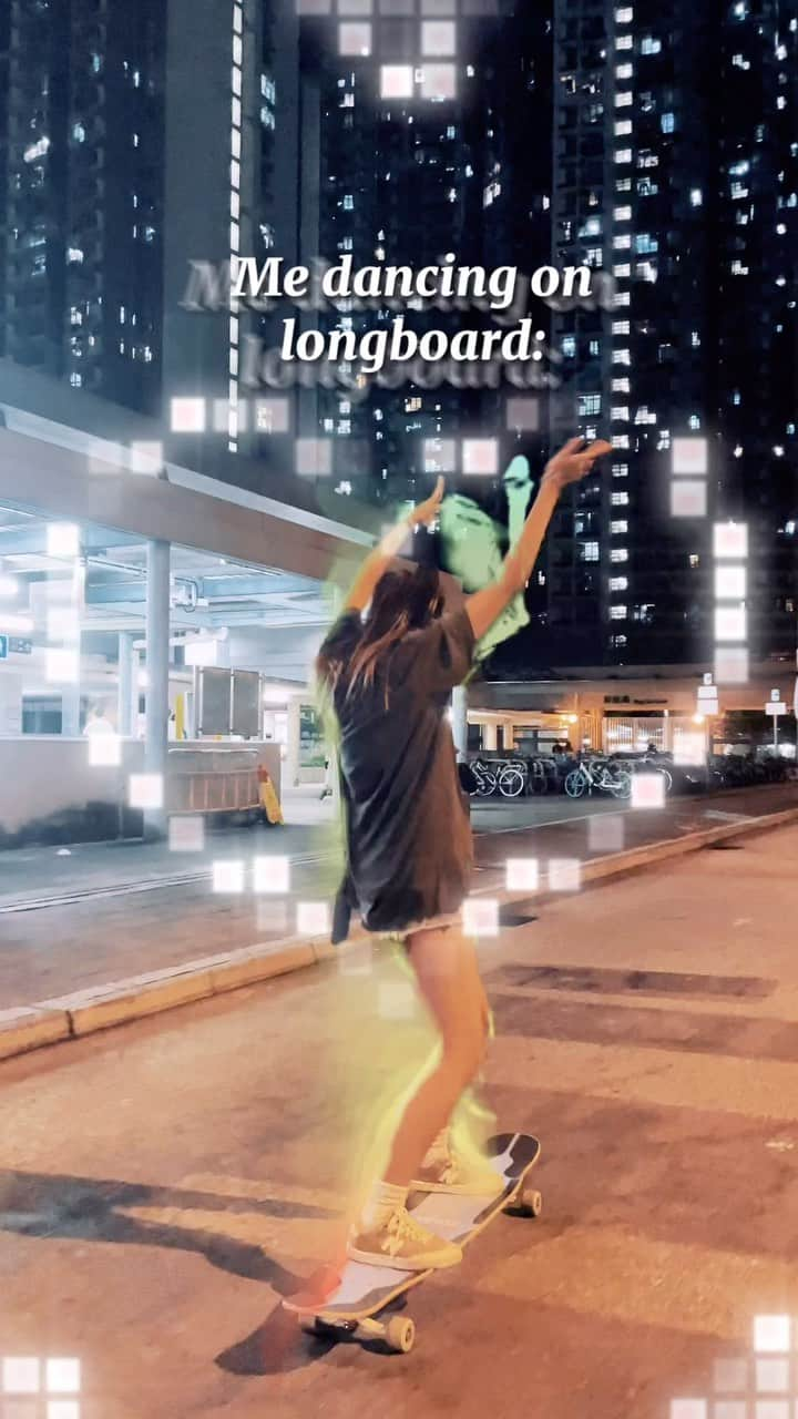 小白BaKaShiroのインスタグラム：「Wait till the end… Me dancing vs @xxshinchan__ dancing on longboard🛹 想學小新嘅dancing可以pm @xxshinchan__  佢最近開始左教班😚 想學小白嘅dancing 可以PM(payme)我 我陪你癲🤪」