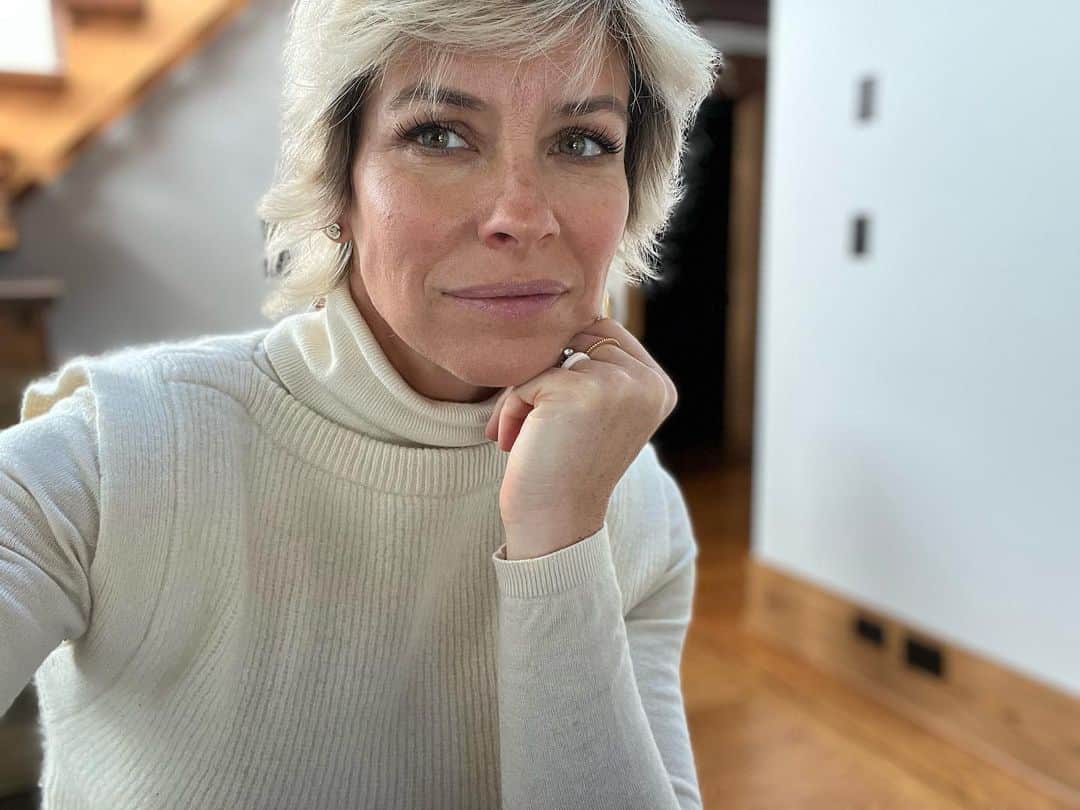 エヴァンジェリン・リリーのインスタグラム：「Mantra of this #Enneagram 1: it is not my job to get everything right, it is my job to play MY part. Even my mistakes are valuable.」
