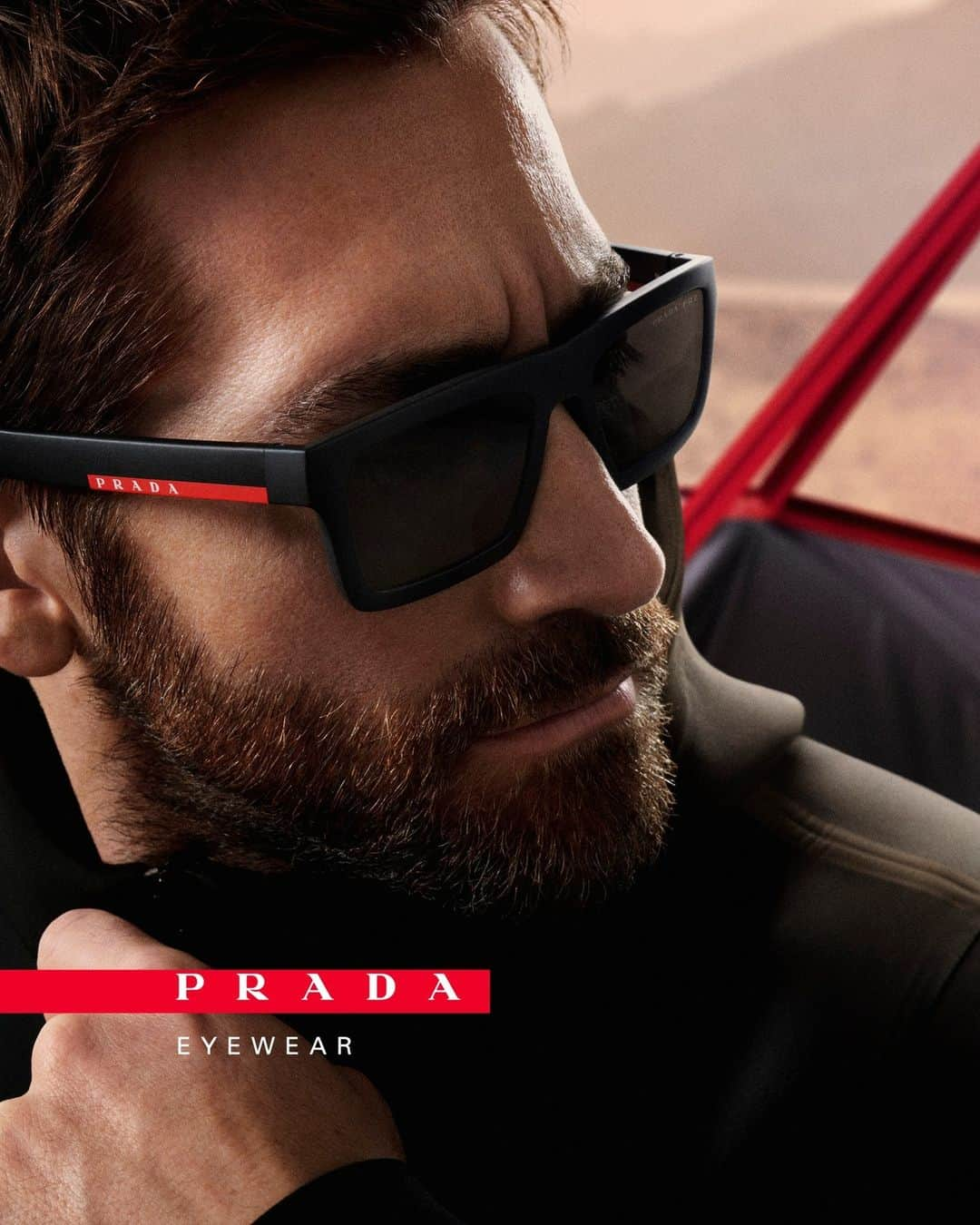 プラダのインスタグラム：「Paradoxical vistas reflect the essence of contemporary life in the Prada Linea Rossa Eyewear campaign, starring Jake Gyllenhaal. Discover more via link in bio.   Photography Norbert Schoerner #PradaLineaRossa #PradaEyewear #Prada」