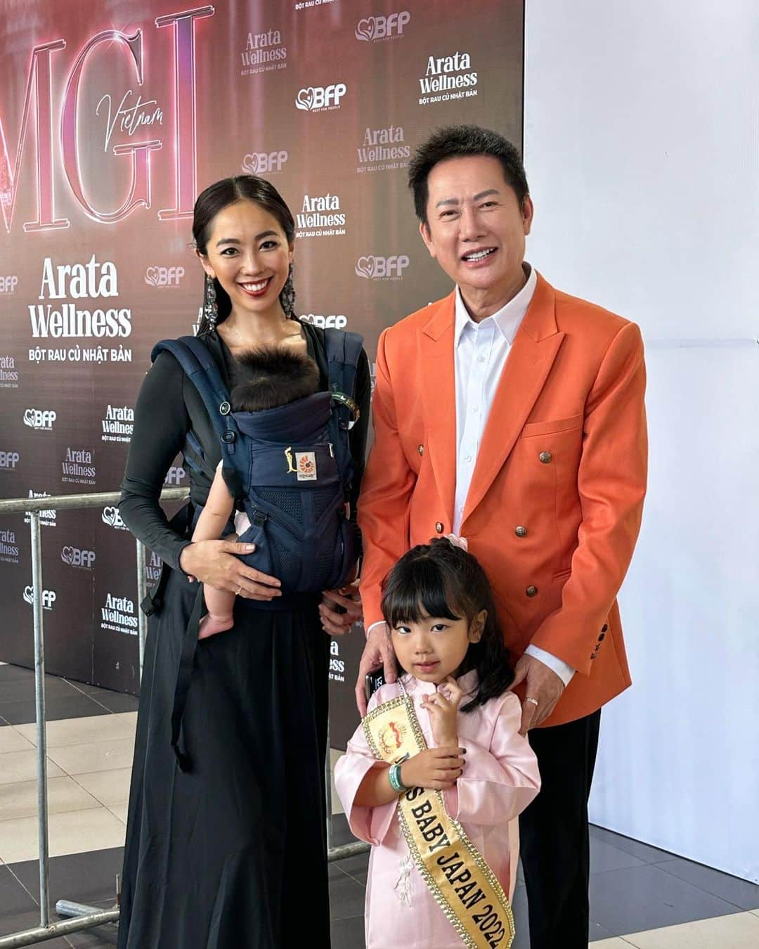 吉井絵梨子のインスタグラム：「11 years!!!! with Papa @nawat.tv 👑  #MrNawat #MGI2023 #AliveVietnam  #SenVangEntertainment #Staynex  #CollagenElasten #Aratawellness .  #MGI #GrandExperiences #MissGrandInternational #MissGrandInternational2023  #WeAreGRANDthe1andOnly #missgrandjapan  #nationalcostume  #ミスグランドジャパン  #ミスグランドインターナショナル」