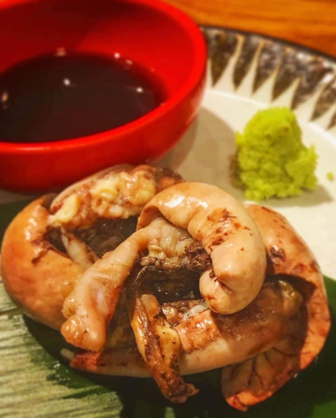 池袋寅箱のインスタグラム：「本日土曜日です。 良い秋晴れでしたね！  鰻の肝わさです。  茹でた新鮮な鰻の肝をワサビ醤油でお召し上がりいただきます。  やっぱり肝は美味い。  蒲焼と一緒に鰻を余す事なく 堪能してくださーい！  本日も12:00迄お待ちしており〼  #池袋寅箱#池袋トラバコ#新宿寅箱#新宿トラバコ#池袋ジビエ#池袋鰻#池袋ウナギ#池袋日本酒#池袋ワイン#池袋クラフトビール#池袋居酒屋#東京ジビエ#東京鰻#東京ウナギ#東京うなぎ#都内ウナギ#都内居酒屋#都内ジビエ#都内日本酒#都内ワイン#都内クラフトビール#ジビエ#ウナギ#クラフトビール#日本酒#居酒屋」