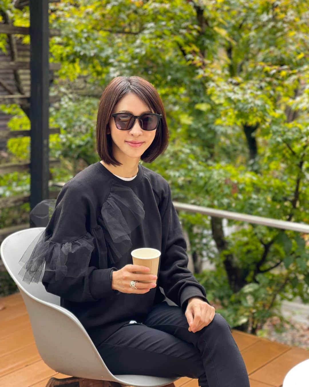 木本泉のインスタグラム：「- 那須へ🍂  肌寒い🍁  朝からホットコーヒー飲んで☕️ 何しようかな🤔と。  緑豊かで気持ち良い🌳   #那須#那須高原#秋」