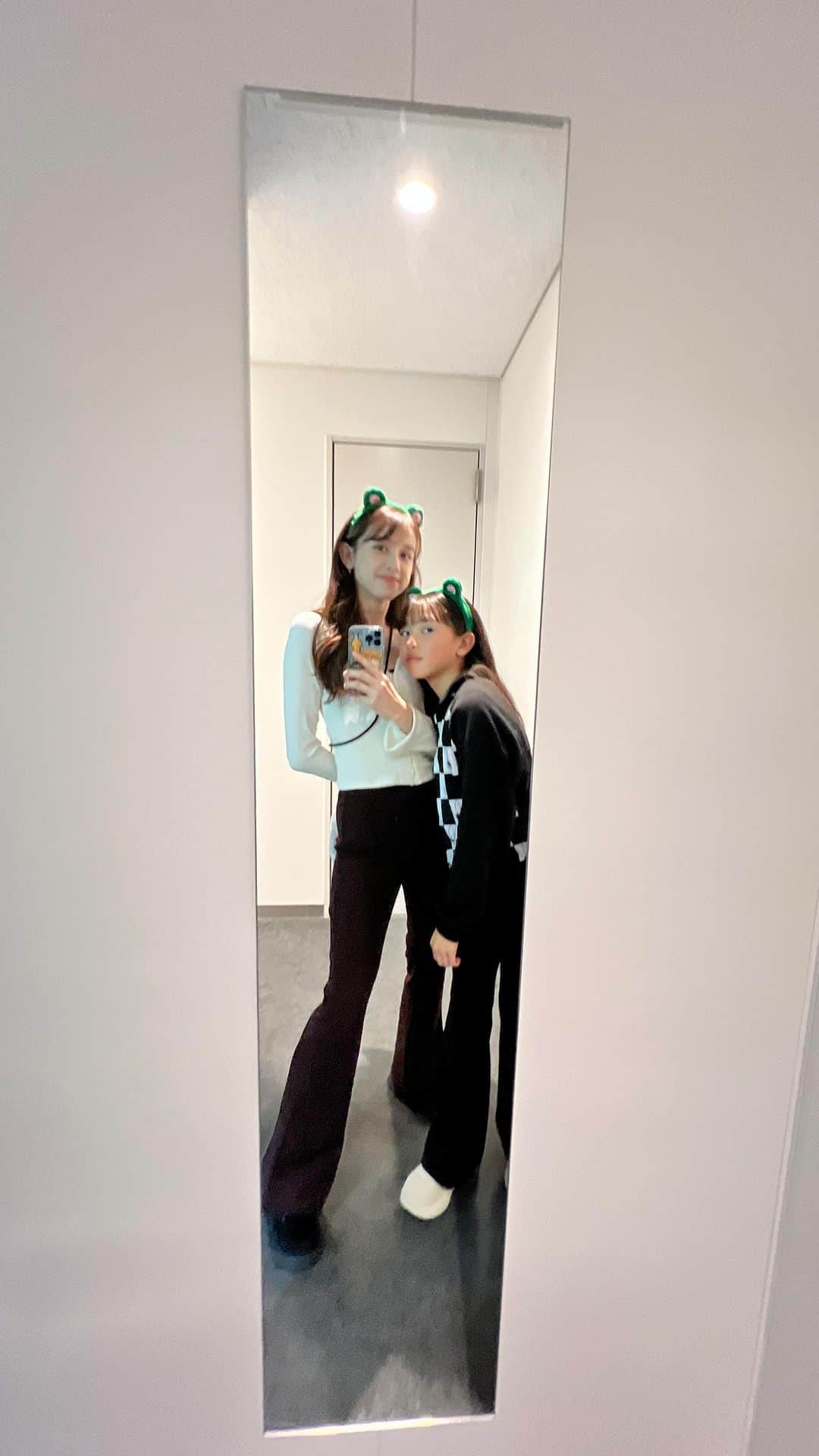 ロジャース里奈のインスタグラム：「. . . 地元B3チームの横浜エクセレンス✨ . 去年から試合観戦🏀行ってるけど、チアに元ディアーナのあおいちゃんもいるしすごく応援したくなるチーム🫶🏼✨  チームキャラのピック&ロールが 可愛すぎるなのよ🙌🏼❤️ (クマじゃないよ)笑  #yohohama #yokohamaexcellence  #横浜エクセレンス」