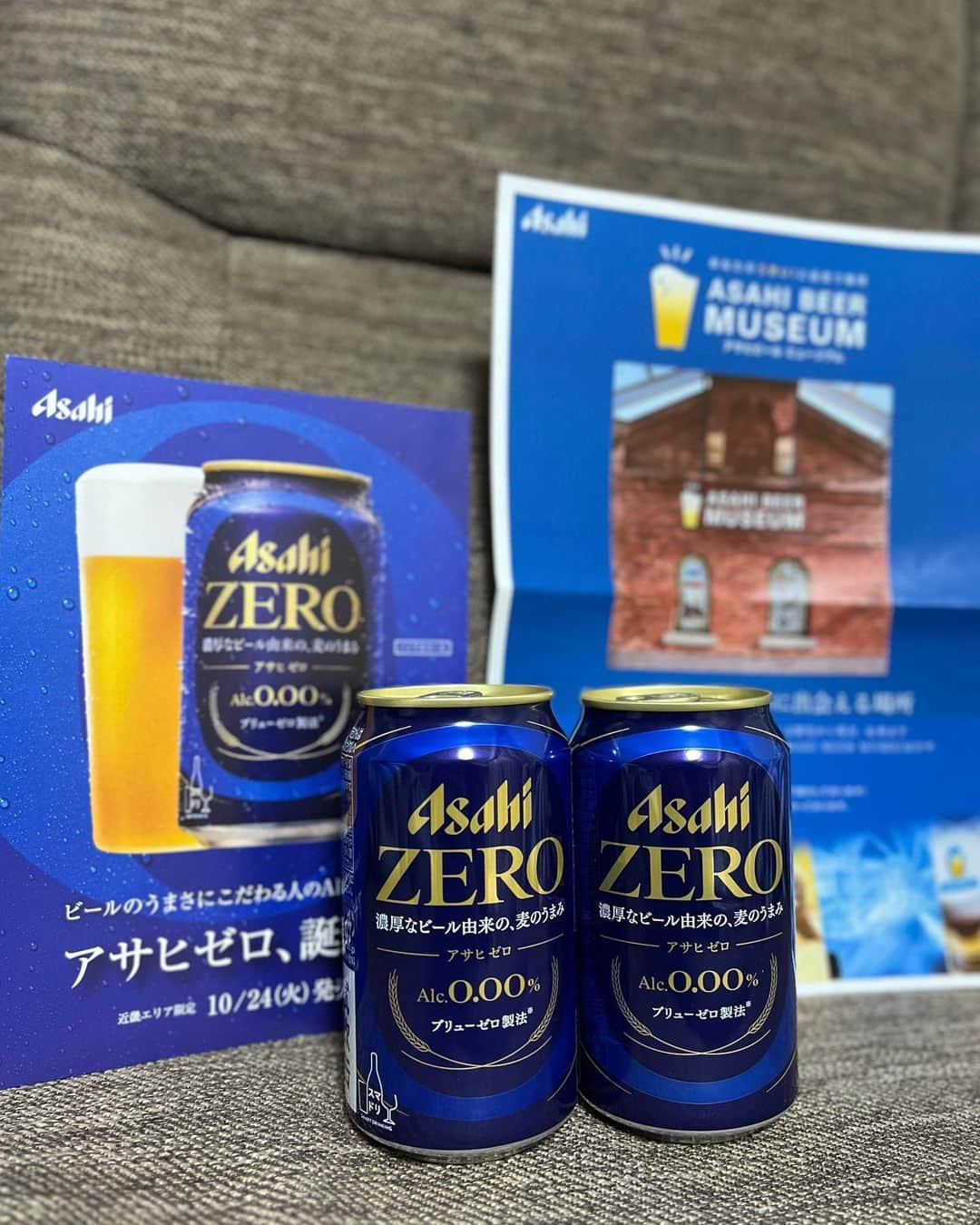 みき みーやんさんのインスタグラム写真 - (みき みーやんInstagram)「アサヒビールさんからご招待をいただいて 『アサヒ ゼロ』の先行試飲会に行ってきました🍺💕 @asahibeer_jp  . このアサヒ ゼロ。 濃厚なビールを醸造してから アルコール分を完全に取り除いて アルコール分0.00%を実現する ブリューゼロ製法で作られていて 一口で違いがわかるビール味の アルコール分ゼロの商品なの👏🍺 . ビールと飲み比べもさせてもらったけど ビールと変わらない美味しさやったし どっち飲んでるか正直わかんない🤣www （みんなもやってみてほしいw） . . 私、絶対違いわかるで！😏って方は 10月24日~10月29日まで阪急梅田ビッグマン前にて アサヒ ゼロが飲めるポップアップバーが 実施されているるから そこでぜひ当ててみて😍w （3種類飲み比べもできるよ🍺 . ビールのような芳醇さと香りに 美味しくて絶対騙されると思う🤣🍺 . ポップアップに行けない方も 10月24日から近畿エリア限定で発売してるから ぜひ探してみてねー💕 . . ノンアルコールって飲めない時はもちろん 夜のほっこりした時間にビールの味を 味わいたいんよなーって時にもいいよね🤤💕 みんなはどんな時にノンアルコール飲んでみたい？🧡  . #PR #アサヒビール #AsahiZERO #アサヒゼロ #ZEROの衝撃 #ビール女子 #吹田 #ノンアルコール #試飲#ロングヘア #フリーモデル #関西モデル #asahibeer #ビール #宅飲み #飲み比べ  #秋コーデ #ニットコーデ #コーディネート #ブラウンコーデ #大阪 #工場 #🍺 #美味しい #コテ巻き #ゆるふわ」10月28日 17時40分 - mi_yan0101