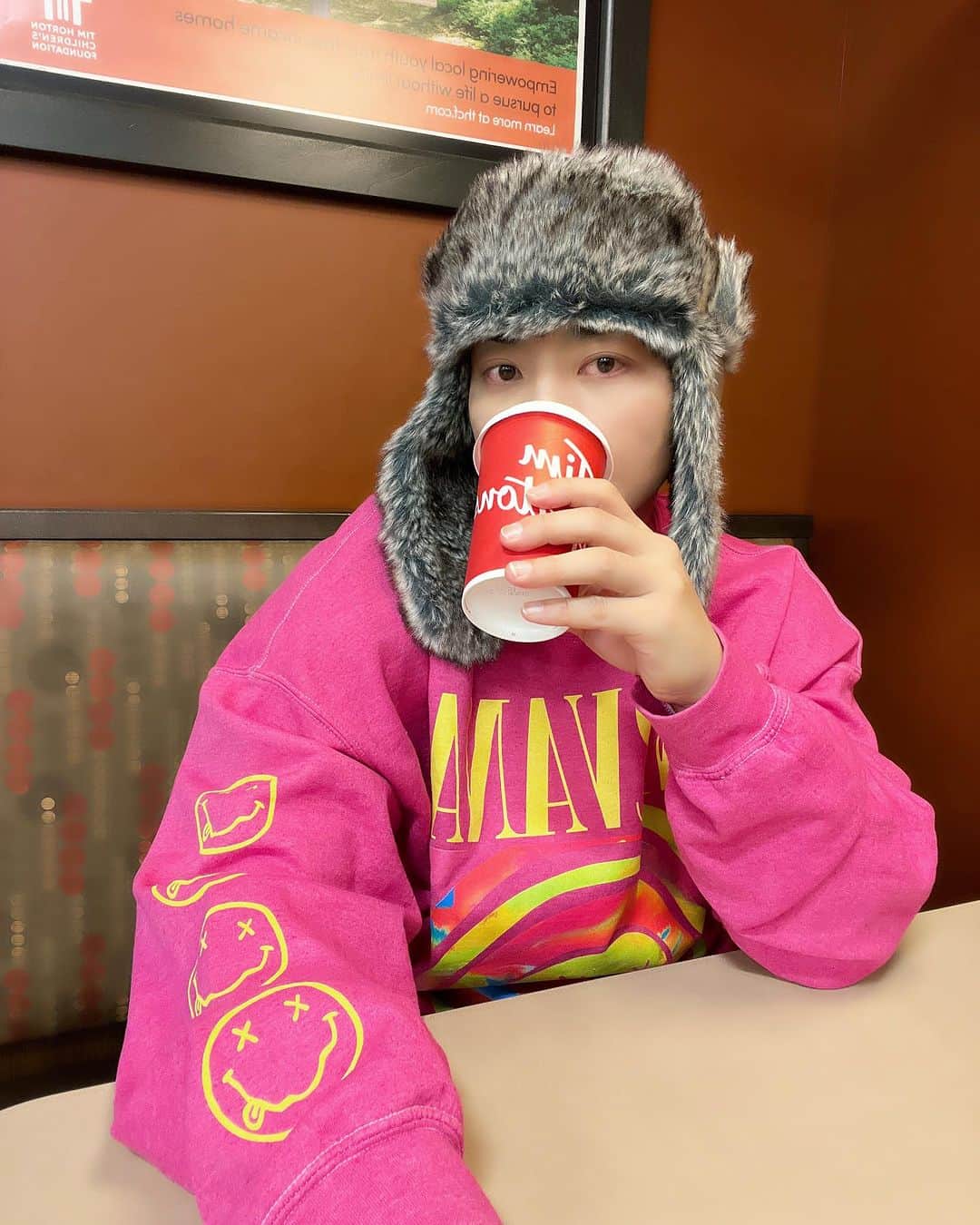 KENZO のインスタグラム：「Yellowknife,Canada🇨🇦  cafe time. 街を手に取り感じる。  #canada  #yellowknife  #カナダ  #aurora #オーロラ」