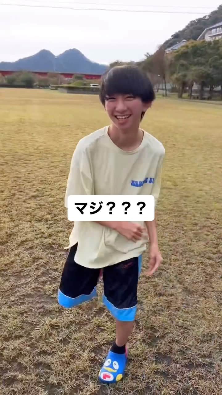 太陽チャンネルのインスタグラム：「陰キャ空も飛べるはず #slickback  #スリックバック #浮くやつ #思春期男子 #陰キャ」