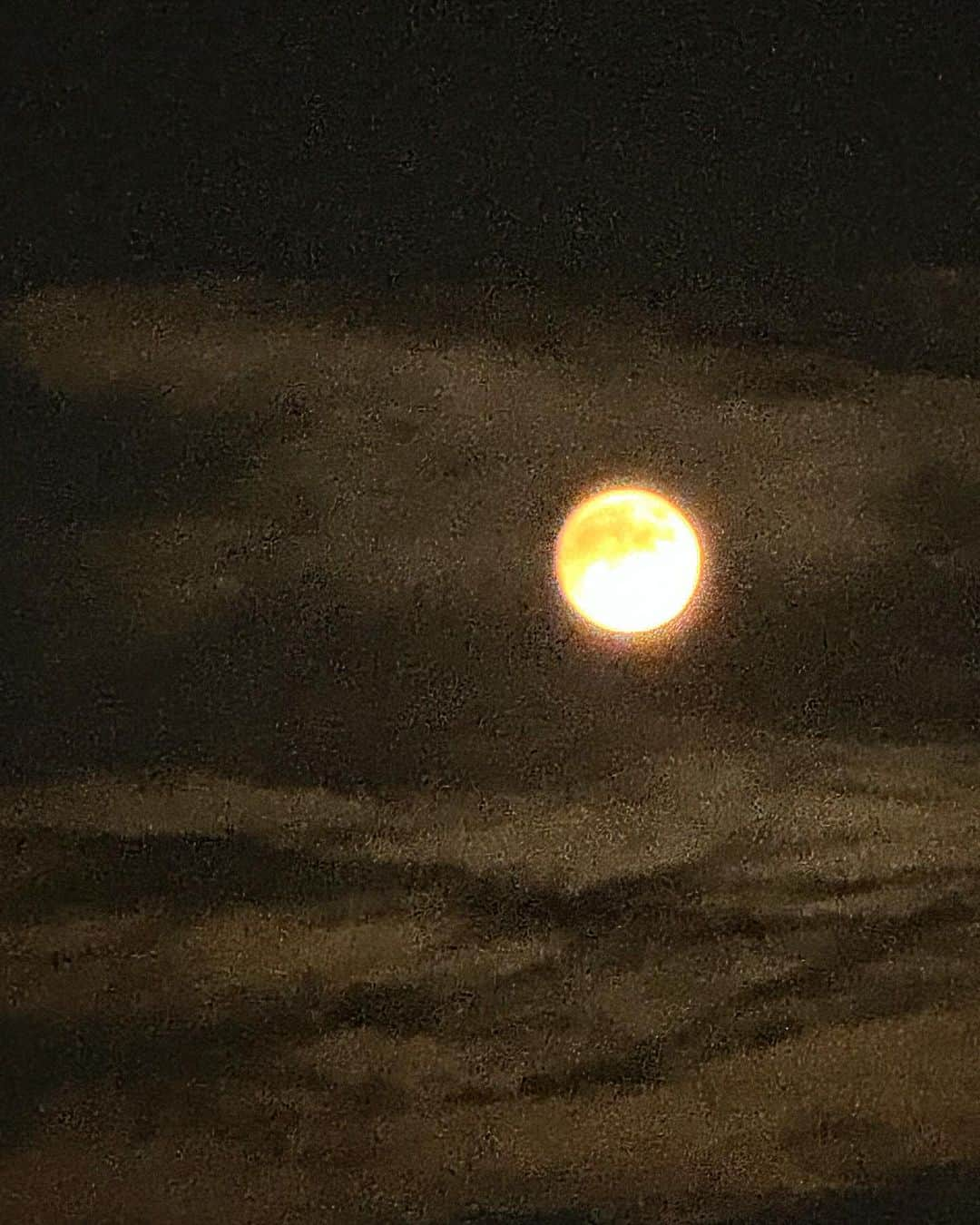 JILLさんのインスタグラム写真 - (JILLInstagram)「明日は大宮ソニックシティでイベントなり。 満月🌕の夜でもあります。 でも、今日も月はかなり綺麗ですよ〜  満月を新しいiPhoneで撮りました🌕  RED ROCKS   ＜公演日／開場開演＞ 2023/10/29(日)13:00開場14:00開演   ＜場所＞ 大宮ソニックシティ 大ホール   ＜出演＞ GLIM SPANKY／THE PRIVATES／THE LADY SHELTERS／斉藤和義／ZIGGY PERSONZ／RED WARRIORS／RESPECT UP-BEAT   ＜特設サイト＞https://redrocksfes.com  ———————————— #10月29日REDROCKS #11月03日西条市ストーンハンマー #11月04日西条市こけら落とし #12月30日大手町三井ホール ———————————— #jillpersonz  #personz  #youtubepersonzチャンネル #note  #jillpersonz  #エアプレ #JILLプレ #ラジオ高崎 #三味線jill屋」10月28日 17時56分 - jillpersonz