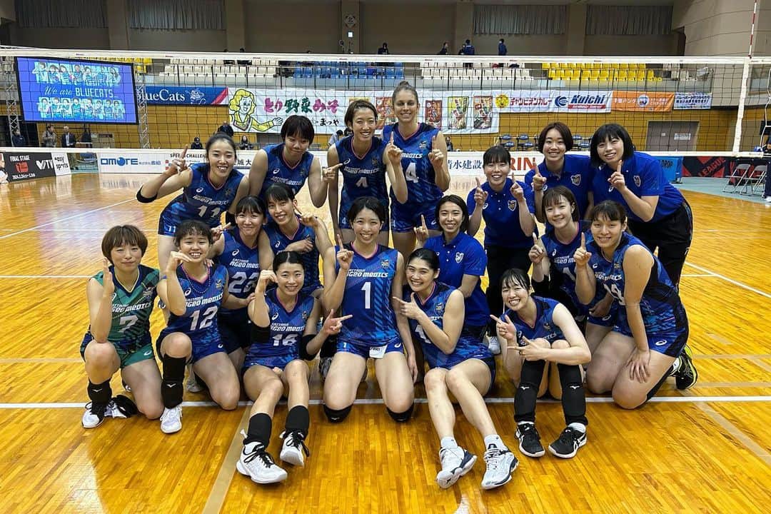 のインスタグラム：「. ／ #試合結果🔥 ＼  10/28(土)🆚#プレステージインターナショナルアランマーレ  ①☆25-20 ②☆25-13 ③☆25-18  セットカウント 3-0 埼玉上尾メディックス🌟🌟  本日もたくさんのご声援ありがとうございました！！  会場での皆さんの大きな声援に 力をもらい、リーグ戦初勝利を 掴むことが出来ました🔥  明日も引き続き、 応援よろしくお願いします💪🩵  #埼玉上尾メディックス #Vリーグ #バレーボール #女子バレー #Vリーグはバレーボール #埼玉 #上尾」