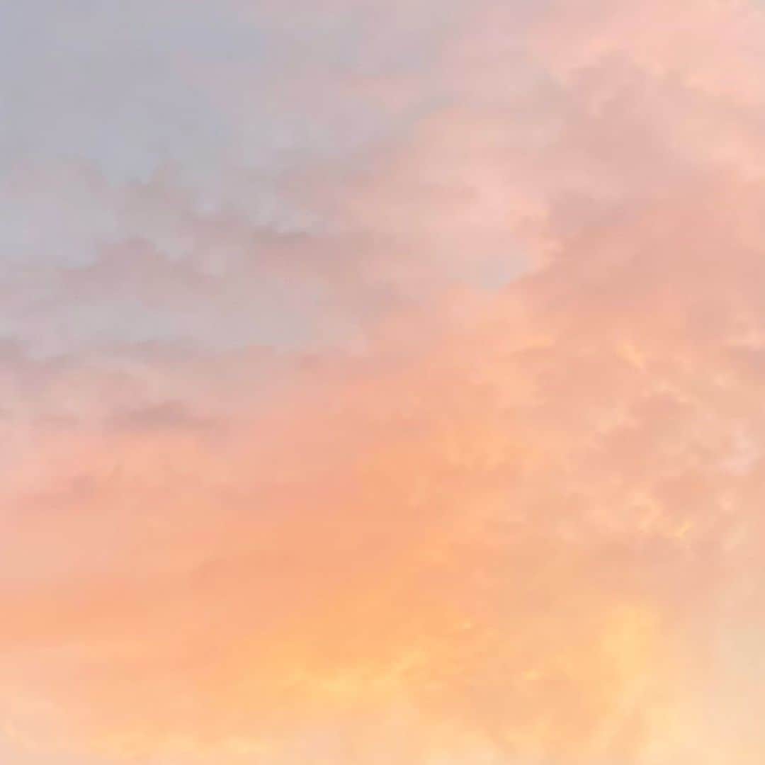 川﨑帆々花さんのインスタグラム写真 - (川﨑帆々花Instagram)「. 電線とか高いビルのない所から空を見たいな」10月28日 17時59分 - kawasakihonoka_official