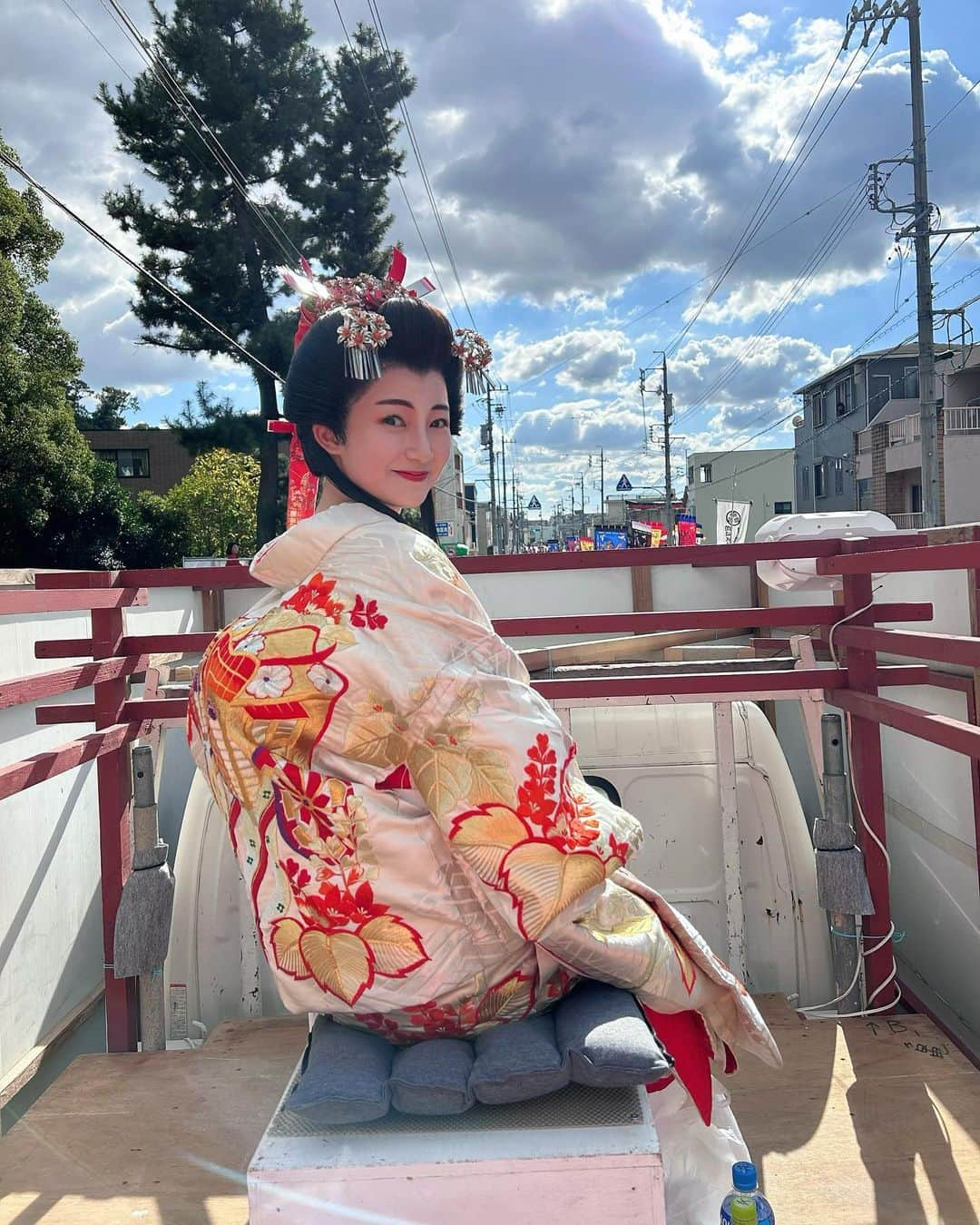 梅村奈央さんのインスタグラム写真 - (梅村奈央Instagram)「♡ 本日 #愛知県岡崎市 で開催された、 #家康行列 に  #千姫 役として参列させていただきました！☺️  こういった大きなイベントに出させていただく機会が殆ど無かったので、すごく楽しみにしていました！ 皆さんに元気や笑顔を届けられたらという思いで千姫を演じていましたが、沢山の方に手を振っていただけたり、声援もいただけたりと、逆に皆さんから元気をいただいたそんな素敵な時間を過ごすことができました☺️🩷最高に楽しかったです！ #岡崎市イベント #家康行列2023 #和装ヘア #大河 #どうする家康 #kimonodress」10月28日 18時11分 - umemuranao