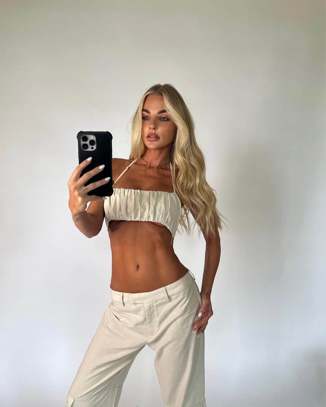 tiger Mistのインスタグラム：「@emmajanestevens stuns in the Kaya Top + Pant. 🤍 Online now!」