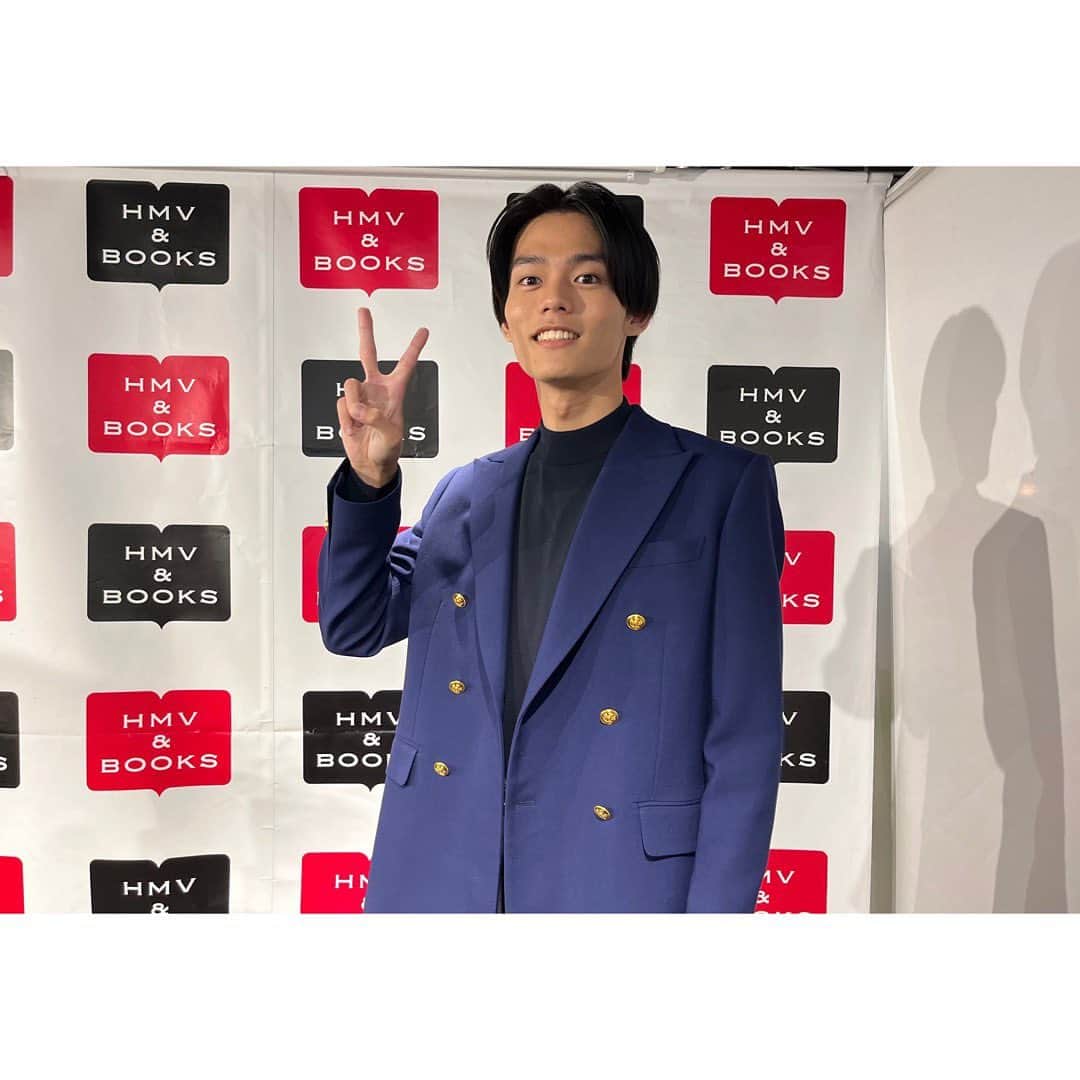 日向亘のインスタグラム：「最後の写真集発売イベント 来てくれた皆さんありがとうございました。  いっぱい話せて楽しかった〜 またこういった機会があれば是非遊びに来てください！   #5W1H」