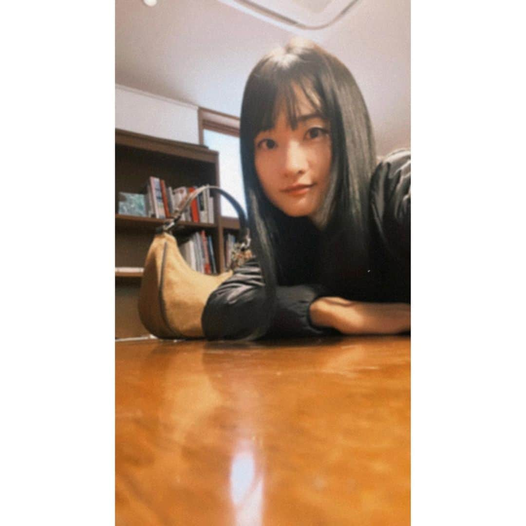 堀場美希さんのインスタグラム写真 - (堀場美希Instagram)「☀️ 早起きして、パン屋さんに行って、コーヒー飲んでまったり☕️  2枚目の写真はパンが買いに行けてるんるんの背中だよ🩵るんるーん🥐🍞🥪☺️   #autumn  #星野温泉旅行記」10月28日 9時11分 - miki_horiba212