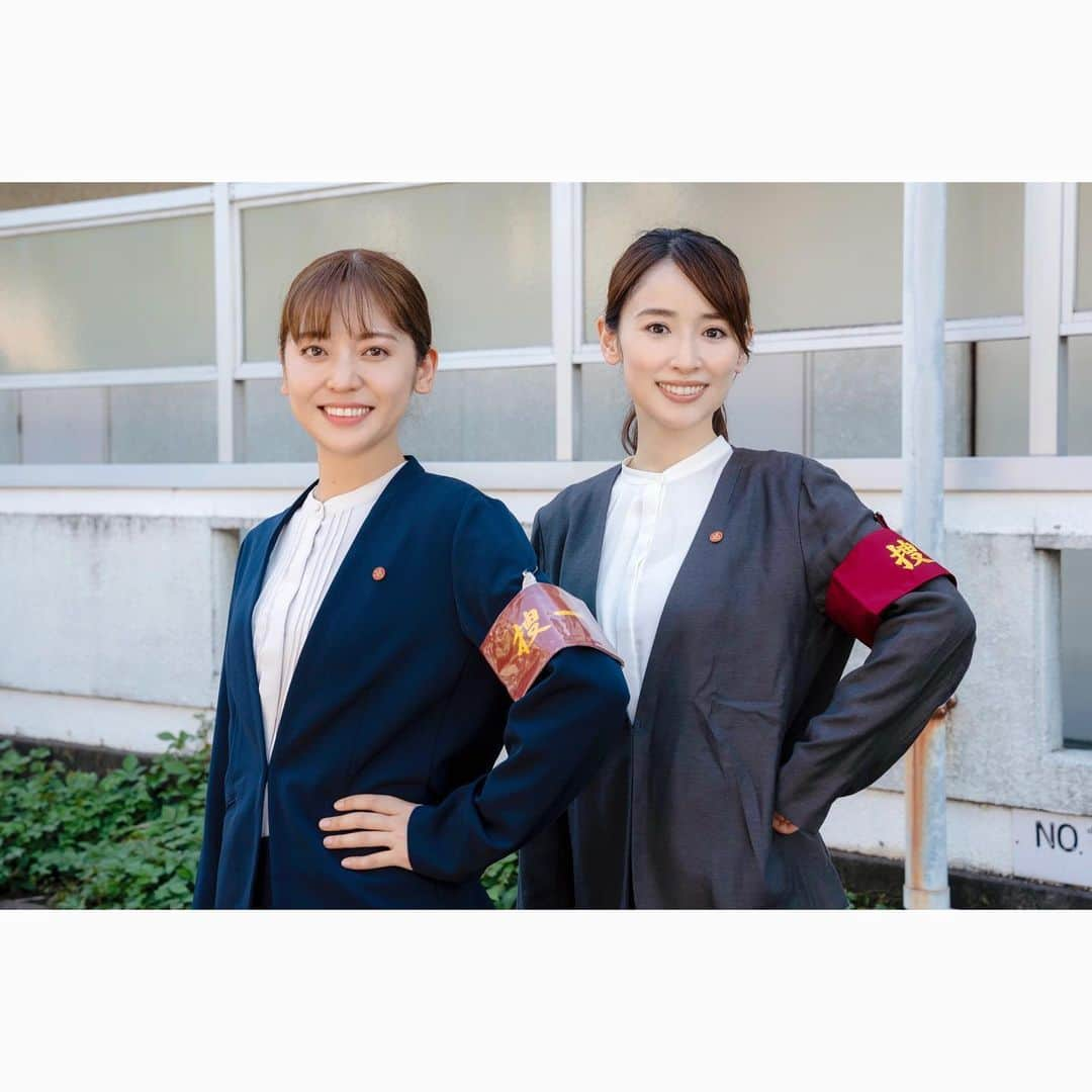 森夏美さんのインスタグラム写真 - (森夏美Instagram)「. 今夜⭐️ドラマ「ギフテッド season2」 第3話に、森、登場します！  役どころは、まさかの、警察官っっ👮🚓！！ 同じ捜査一課の泉里香さんと、 撮影ご一緒しました✨  カメラが止まっている時は、皆さん和気あいあいですが、 カメラが回った瞬間、キリッと別人のように…😳 とっても貴重な体験をさせていただきました🙏✨  今夜10月28日(土)夜10時〜 WOWOWで放送です💫  #WOWOW #東海テレビ #共同制作 #ギフテッド #泉里香 さん #森夏美」10月28日 9時21分 - mori_natsumi0722