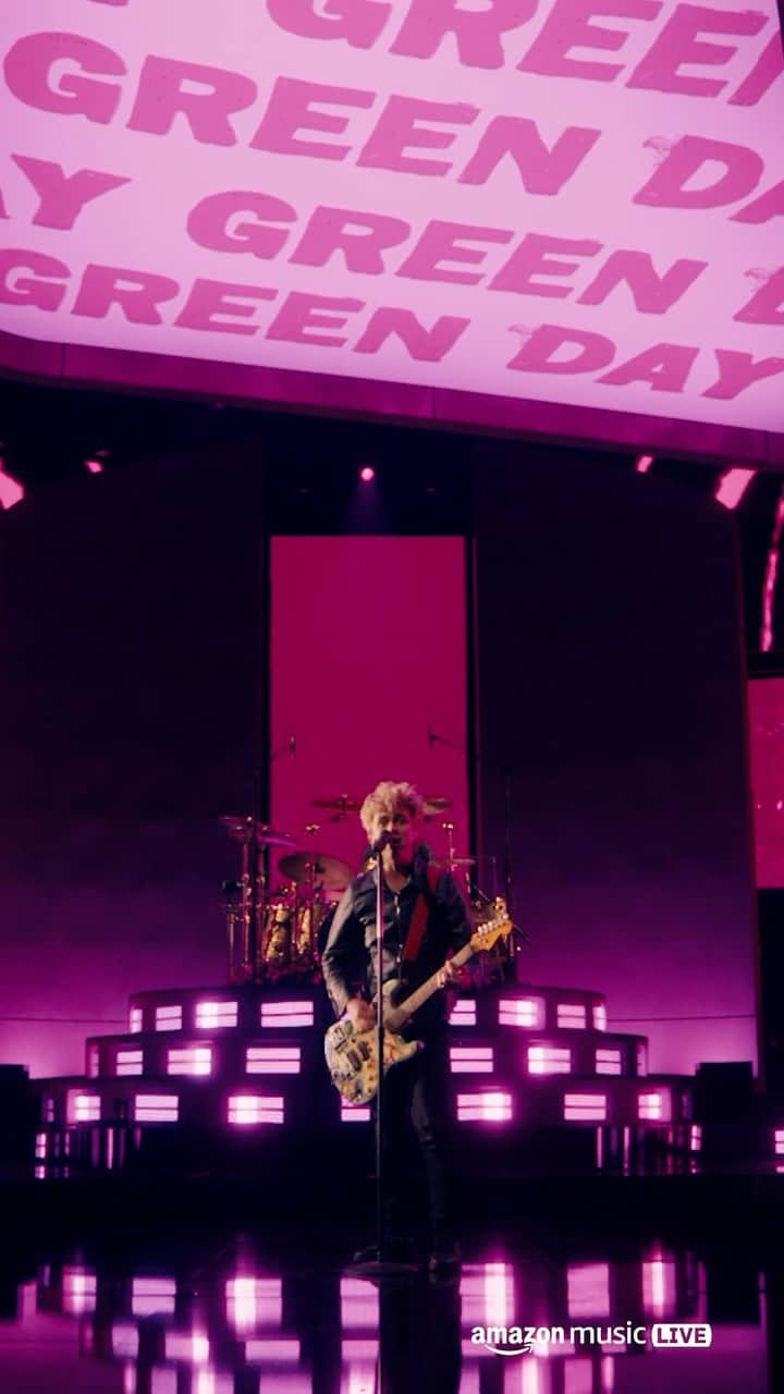 Green Dayのインスタグラム：「it’s getting serious 🤟🆘🎸 @greenday rocked the #amazonmusiclive stage with “The American Dream is Killing Me”」