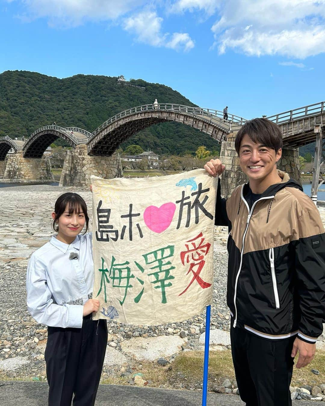 梅澤廉さんのインスタグラム写真 - (梅澤廉Instagram)「ズムサタ・島ホ旅第3弾！🏝️ ノープラン、ノー台本、機材はピンマイクとスマホのみ。 いつも同じスタッフ3人といつも同じ私の4人だけで、6面に島名が書かれたサイコロを振って、出た島の宝を突撃で探しに行くという、なんとも皆様に支えられてばかり、出たとこ勝負なロケです笑  今回は山口県萩市にある大島にお邪魔しました！ 朝夕の絶景、コシナガマグロの漁、イカ釣り、大島の郷土料理、何より話して下さった皆さんの優しさと楽しさが忘れられません。 島民の皆さんが笑顔で迎えて下さったことが本当に嬉しかったです...。 ロケには山口放送の畑中アナまで駆けつけて下さり、島ホ旅に爽やかな風を吹かせてくれました✨  そして、今日はスタジオに助っ人で来て下さった菊池風磨さんに感謝、感謝です。 あのマイルドな笑顔に隠された乗っ取り計画があったとは！笑 乗っ取られないよう、しっかりお土産を渡したいと思います😌  #ズムサタ #島ホ旅 #出会いが嬉しく #別れが寂しい #次はどこの島に...🏝️」10月28日 9時25分 - umezawa_ren4