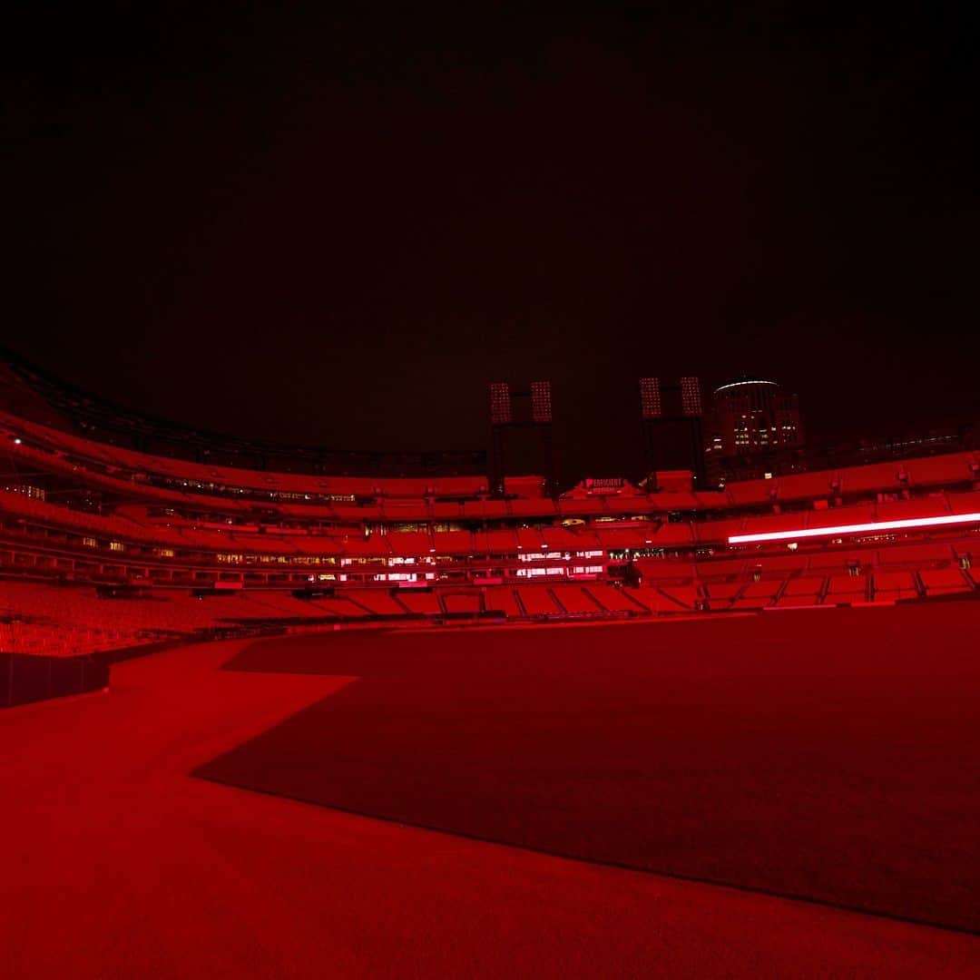 セントルイス・カージナルスさんのインスタグラム写真 - (セントルイス・カージナルスInstagram)「Turned the lights City Red! #PaintTheCITYRed!  Good luck @stlcitysc in the #MLSCupPlayoffs!」10月28日 9時30分 - cardinals