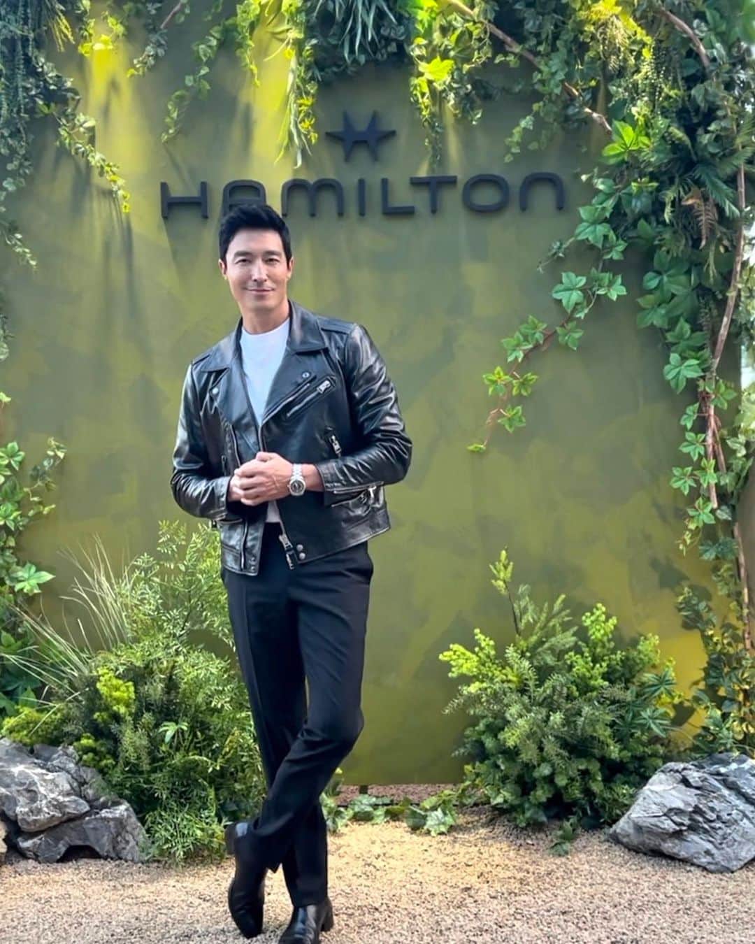 ダニエル・ヘニーのインスタグラム：「10 yrs with the @hamiltonwatch family…so thankful…great event yesterday!  #해밀턴카키필드익스페디션 #해밀턴카키필드 #해밀턴코리아 #hamiltonkhakifieldexpedition #hamiltonkhakiefield #hamiltonwatch」
