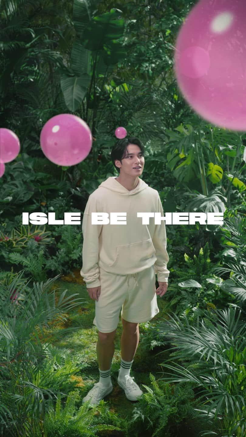 のインスタグラム：「[𝗜𝗦𝗟𝗘 𝗕𝗘 𝗧𝗛𝗘𝗥𝗘] Ep 05. Basketball  THE ISLE 바운싱 해변의 에너지를 가득 담아 탄탄하게 끌어올린 놀라운 탄력장벽의 힘  가볍지만 탄탄하고 확실하게 통통 튀는 농구공처럼 피어오르는 피부 탄력을 경험해보세요.  #이니스프리 #콜라겐탄력장벽크림  [𝗜𝗦𝗟𝗘 𝗕𝗘 𝗧𝗛𝗘𝗥𝗘] Ep 05. Basketball  The amazing power of an elastic barrier filled with the energy of THE ISLE Bouncing Beach.  Experience skin elasticity that is light, yet firm and bouncy, like a bouncing basketball.  #INNISFREE #CollagenElasticityBarrierCream」