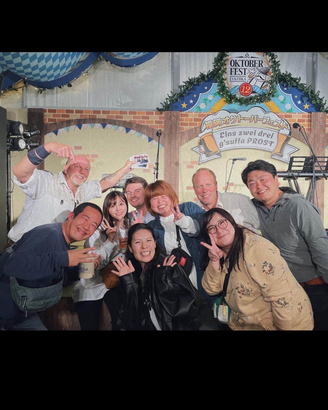 井上志帆子さんのインスタグラム写真 - (井上志帆子Instagram)「. #福岡オクトーバーフェスト2023  今年もMCさせていただきました、、、🍺 初日から大盛り上がり。平日もたっくさんの方に楽しんでいただけて、その姿見るだけで幸せでした！！ ビールも食べ物も演奏も全てが最高な福岡オクトーバーフェスト。 残すところ、今日と明日！！ いま舞台本番中なんですが、ぽんプラザホールと冷泉公園が近すぎるんですよねえ、、、行っちゃいますよね。 舞台の方もまだ当日駆け込み観劇行けますので舞台からのオクトーバーオススメします笑 みんなでプローストしましょう🍺  #ドイツビール#プロースト#福岡オクトーバーフェスト#オクフェス#行けば誰かがいる#土日あいましょう」10月28日 10時03分 - shiriko0316