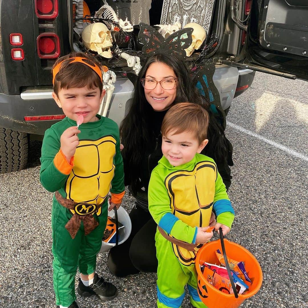 ディーナ・ニコール・コルテーゼさんのインスタグラム写真 - (ディーナ・ニコール・コルテーゼInstagram)「Our First Trunk or Treat 🎃🍬」10月28日 10時07分 - deenanicole