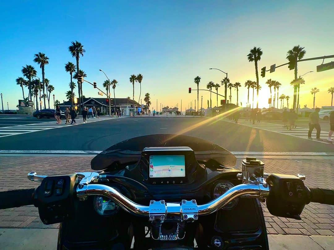 ケアリー・ハートのインスタグラム：「That’s a wrap on today. Managed to catch the sunset in Huntington Beach 🤘🏼🤘🏼. Looking forward to seeing and riding w/ all the veterans tomorrow  @goodride !!!!!! Thank you to everyone who purchased an entry for a veteran this year. Wouldn’t be doing this event without all of you. Special thanks: @indianmotorcycle @wienerschnitzel @cardosystems @progressive @ridedunlop @bellhelmets @ryanroadkill」