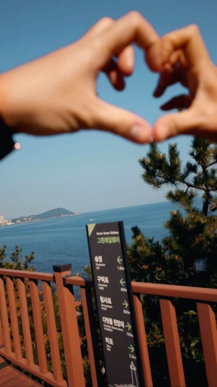 キム・ジュニのインスタグラム：「우리들의 행복한 시간👫🏻  오늘 우리에게 주어진 하루와 숨쉴수 있는 공기 그리고 너와내가 사랑할수 있음에 감사하며 살자🤍」