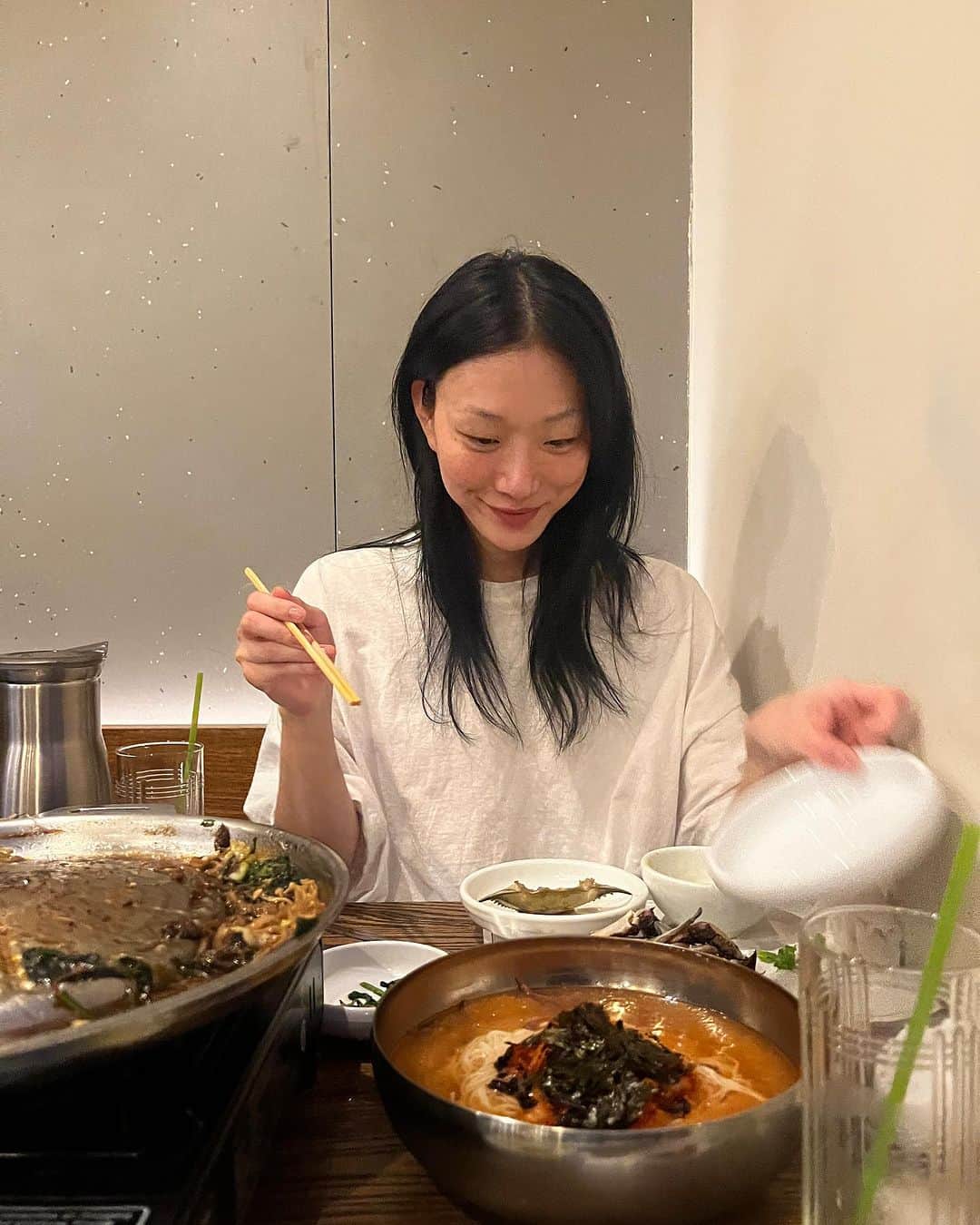 ソラ・チョイさんのインスタグラム写真 - (ソラ・チョイInstagram)「저기 혹시 나 앞에 있는거 잊은거 아니지? @samwoojung1963 #코맛소」10月28日 10時14分 - sola5532