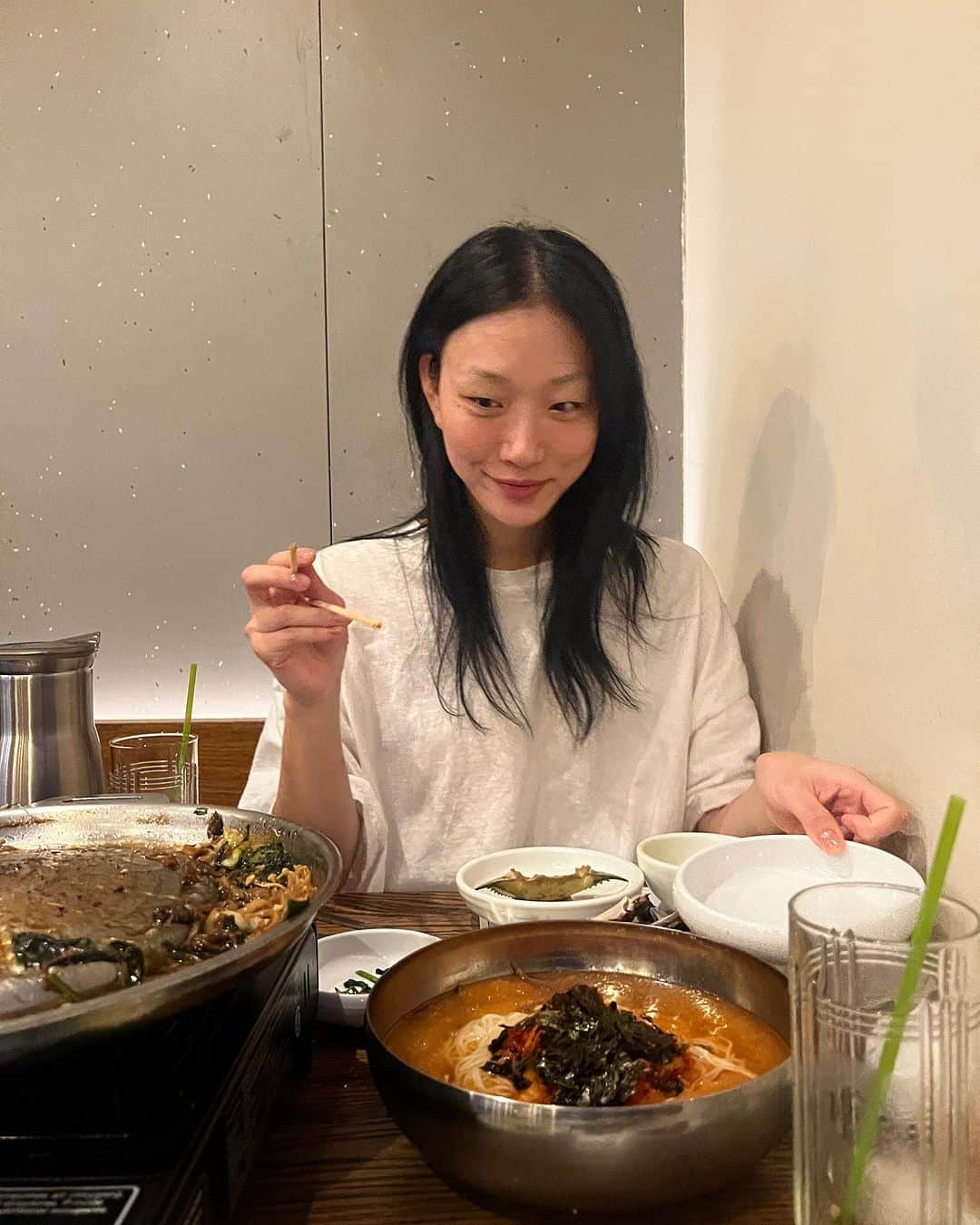 ソラ・チョイさんのインスタグラム写真 - (ソラ・チョイInstagram)「저기 혹시 나 앞에 있는거 잊은거 아니지? @samwoojung1963 #코맛소」10月28日 10時14分 - sola5532