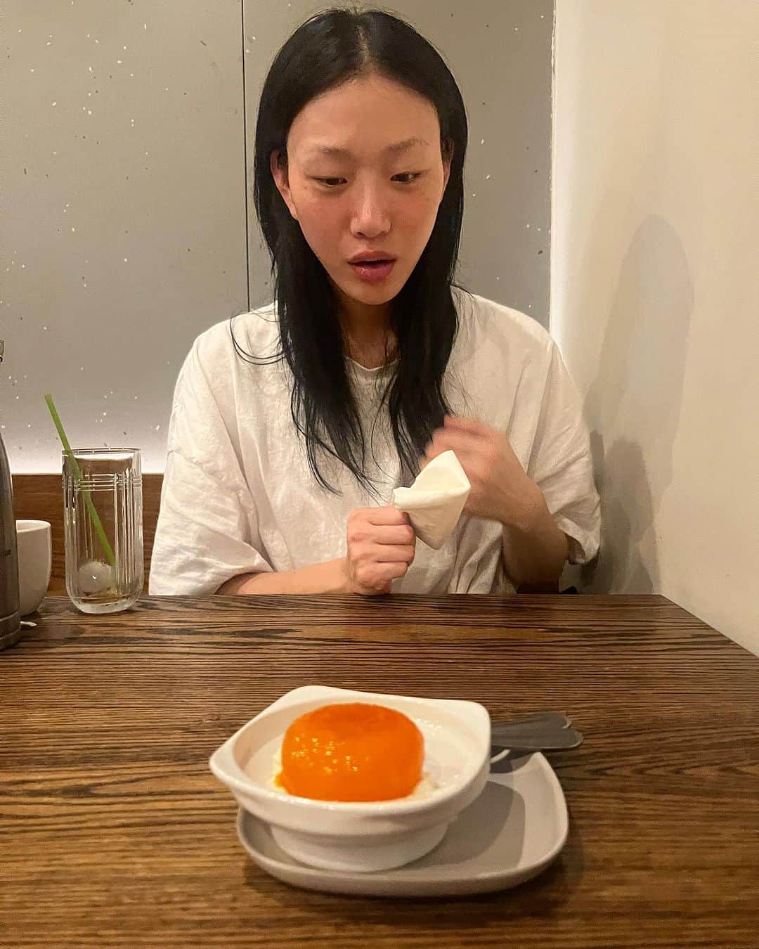 ソラ・チョイさんのインスタグラム写真 - (ソラ・チョイInstagram)「저기 혹시 나 앞에 있는거 잊은거 아니지? @samwoojung1963 #코맛소」10月28日 10時14分 - sola5532