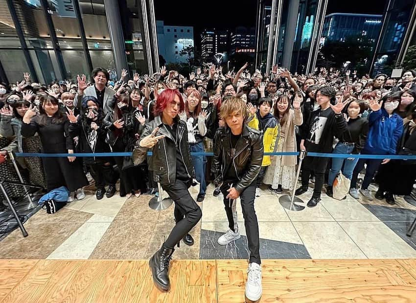 INORANのインスタグラム：「Promotion dayz , Thank you everyone. @lunaseaofficial @sugizo_official  #MOTHERvsSTYLE #DUALARENATOUR #SENDAI #NAGOYA #seeyousoon」