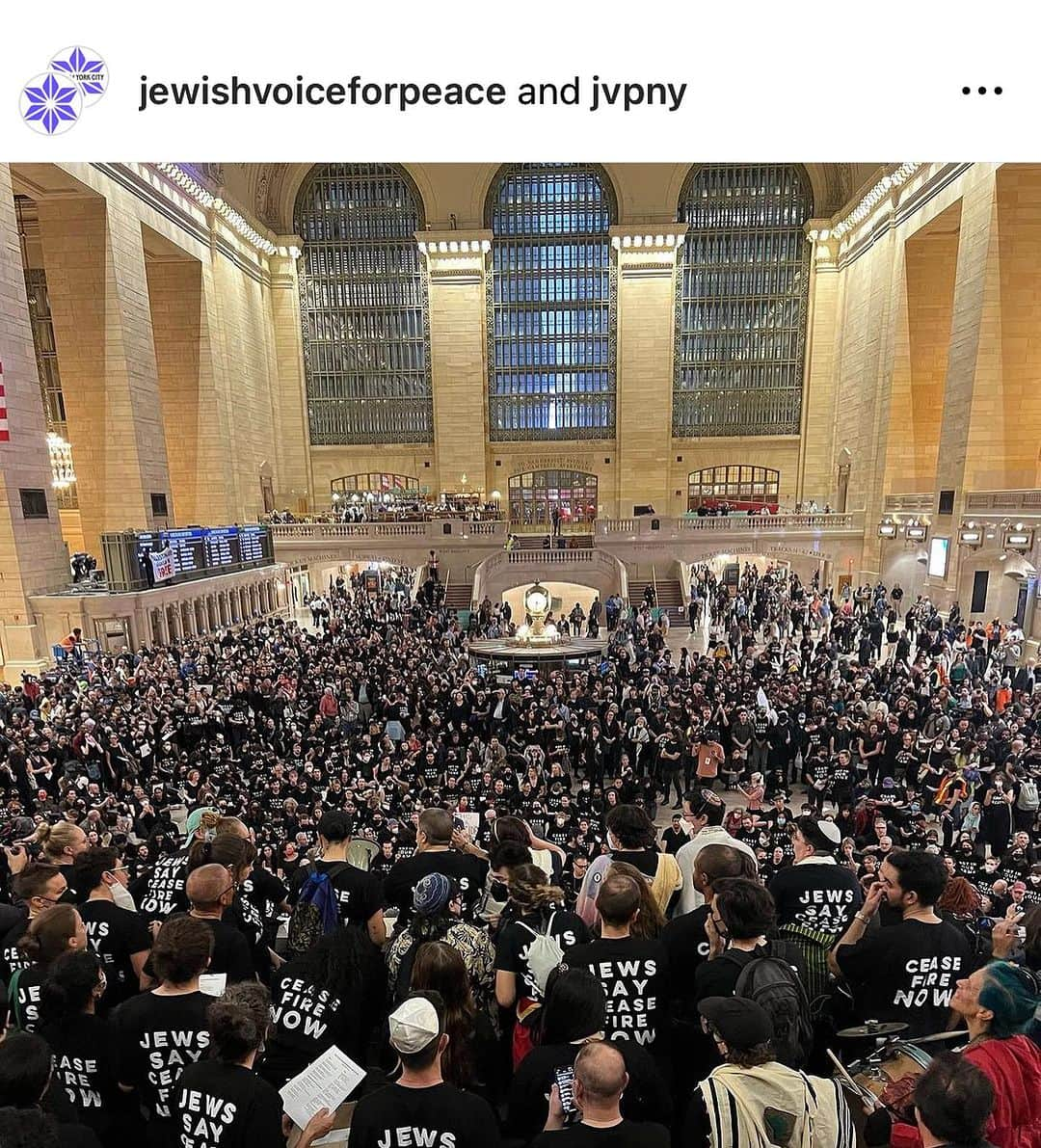 キャメロン・ラッセルのインスタグラム：「We are witnessing a genocide.  War crimes don’t justify war crimes.  uscpr.org/gazacall #ceasefirenow #lifttheseige」