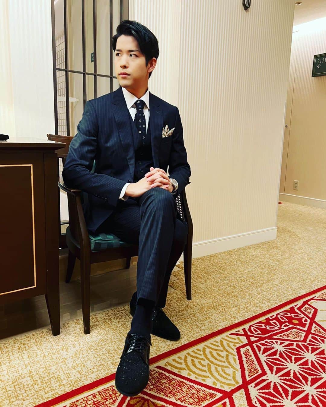 花園直道のインスタグラム：「秋ですねえ。季節の変わり目、皆さん体調に気をつけてくださいね。いつぞやの京都にて。」