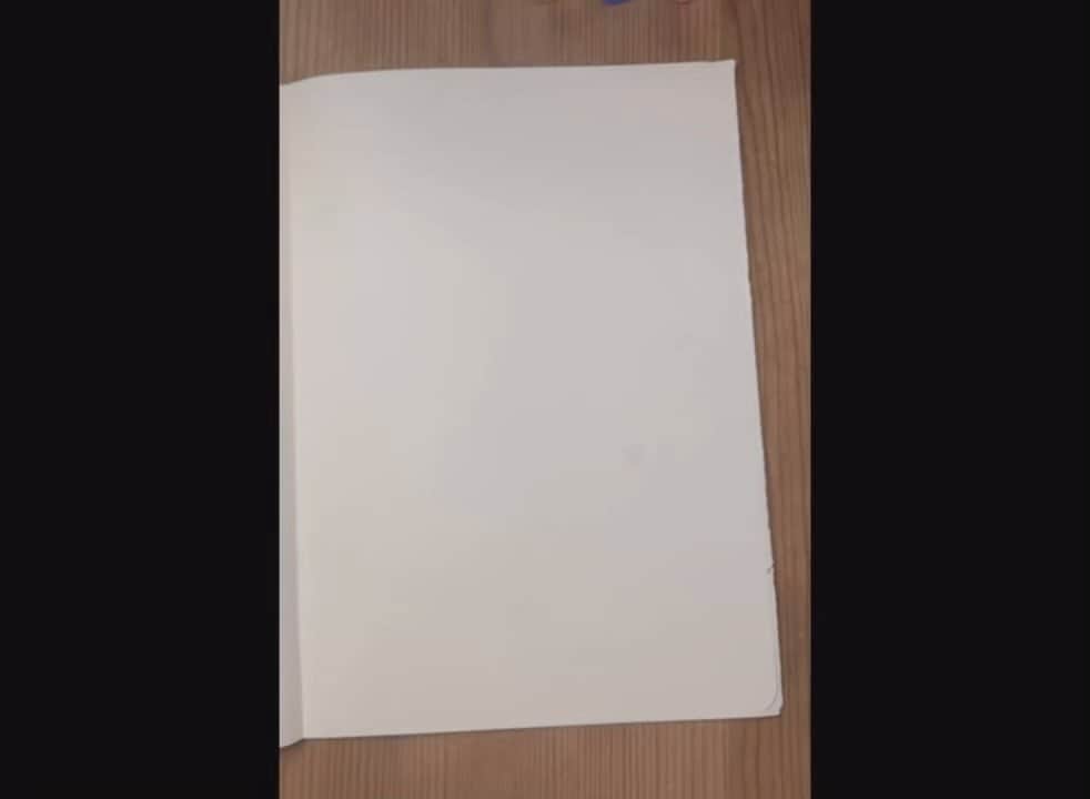 東ちづるさんのインスタグラム動画 - (東ちづるInstagram)「私が描いて解説する「ぬりかべ」の夢は、紛争地で銃撃や爆撃の盾になり ...