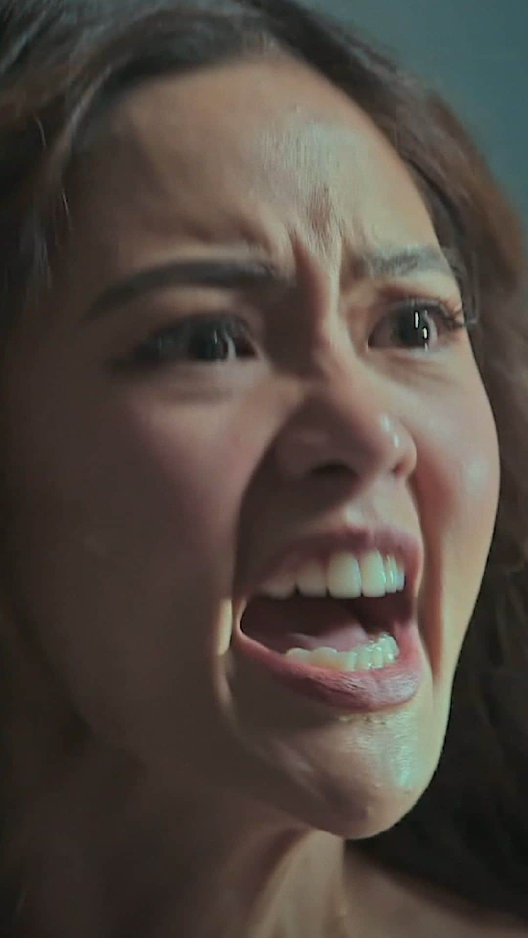 Kim Chiuのインスタグラム：「Hindi ka na nakakatuwa, Juliana. 😅😤 Episodes 7 and 8 of #LinlangOnPrime are now streaming.」