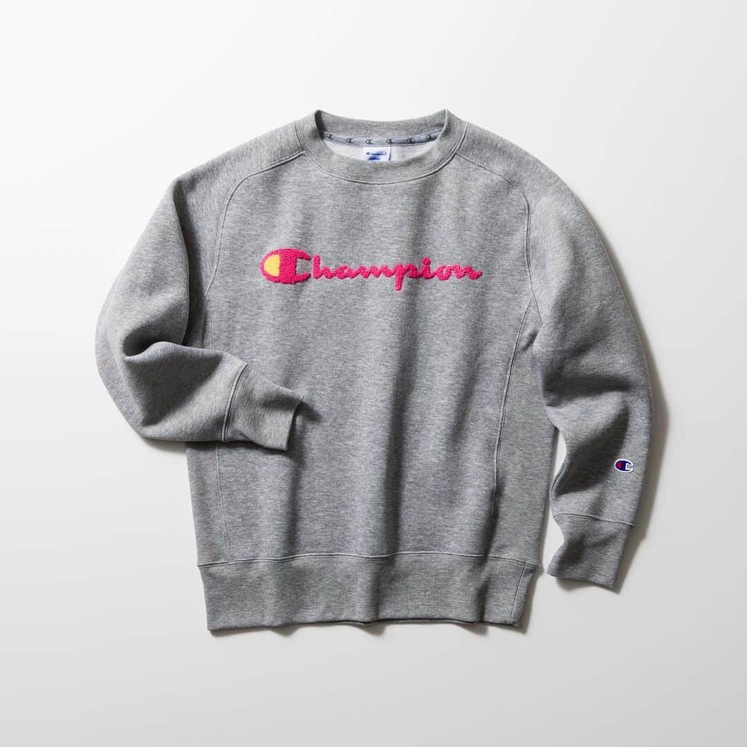 Champion Japanさんのインスタグラム写真 - (Champion JapanInstagram)「Champion GOLF 23FW Women's  オーセンティックアメリカンアスレチックウェアのエッセンスとファンクショナリティを兼ね備えたコレクション。  保温、防風機能を備えたベストを使ったセットアップコーデ✨ グレーの スウェットシャツを合わせて抜け間をプラス◎  #champion #golf #visor #vest #crewneck #highneckshirt #skirt #highsocks #sports #チャンピオン #ゴルフ #バイザー #ベスト #クルーネック #ハイネックシャツ #スカート #ハイソックス #スポーツ」10月28日 11時00分 - champion_japan