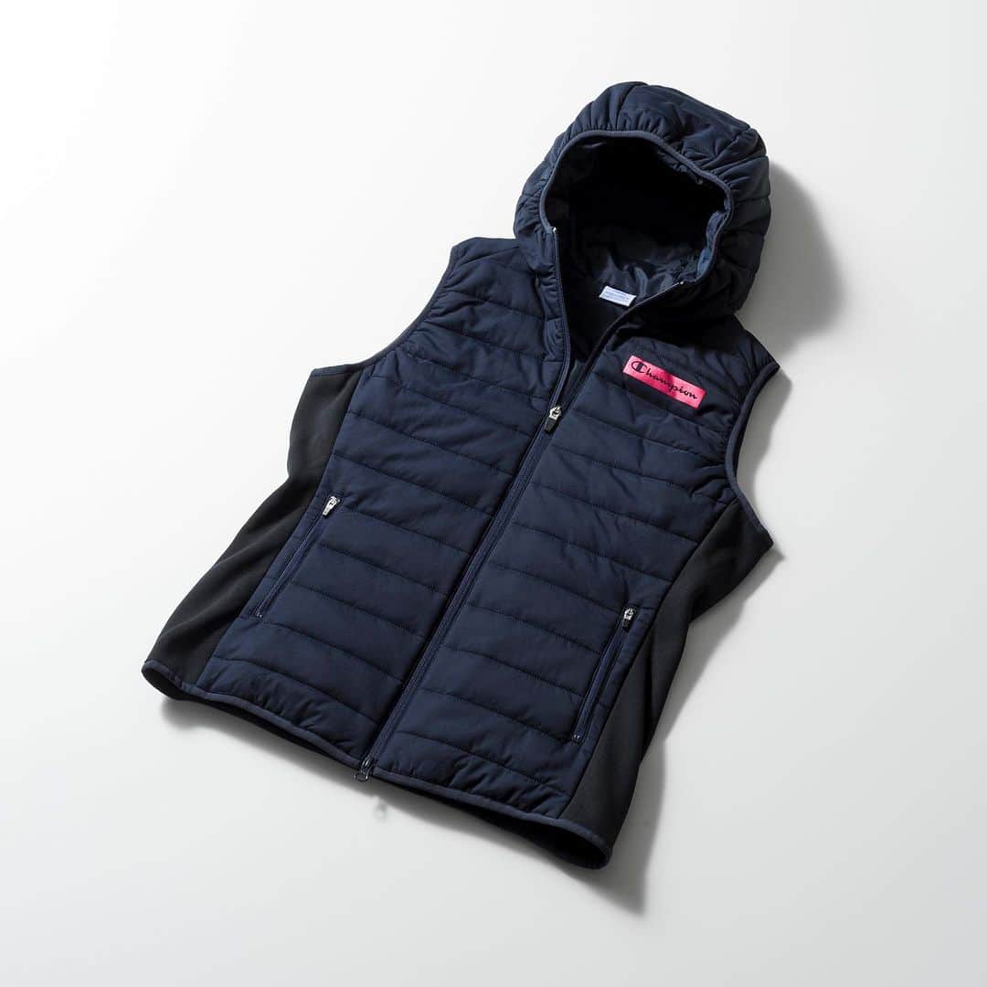 Champion Japanさんのインスタグラム写真 - (Champion JapanInstagram)「Champion GOLF 23FW Women's  オーセンティックアメリカンアスレチックウェアのエッセンスとファンクショナリティを兼ね備えたコレクション。  保温、防風機能を備えたベストを使ったセットアップコーデ✨ グレーの スウェットシャツを合わせて抜け間をプラス◎  #champion #golf #visor #vest #crewneck #highneckshirt #skirt #highsocks #sports #チャンピオン #ゴルフ #バイザー #ベスト #クルーネック #ハイネックシャツ #スカート #ハイソックス #スポーツ」10月28日 11時00分 - champion_japan