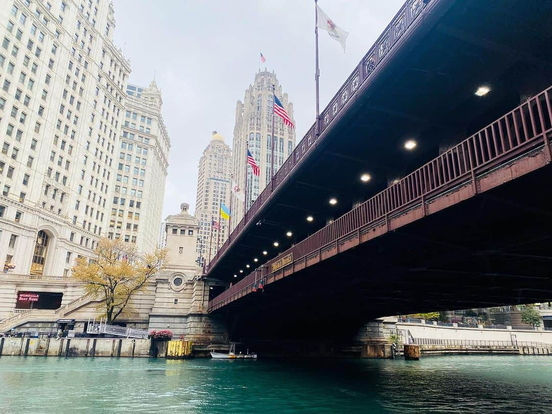 ユナ・デュフネさんのインスタグラム写真 - (ユナ・デュフネInstagram)「🇺🇸Gotham City  . . . #Chicago #Downtown #Batman #Landscape #building #design #architecture #skyline #business #travelphotography #Autumn #dark」10月28日 11時11分 - youna_d