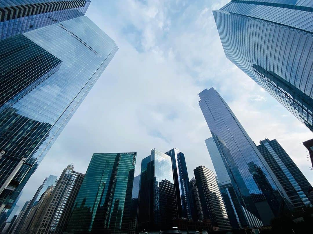 ユナ・デュフネのインスタグラム：「🇺🇸Gotham City  . . . #Chicago #Downtown #Batman #Landscape #building #design #architecture #skyline #business #travelphotography #Autumn #dark」