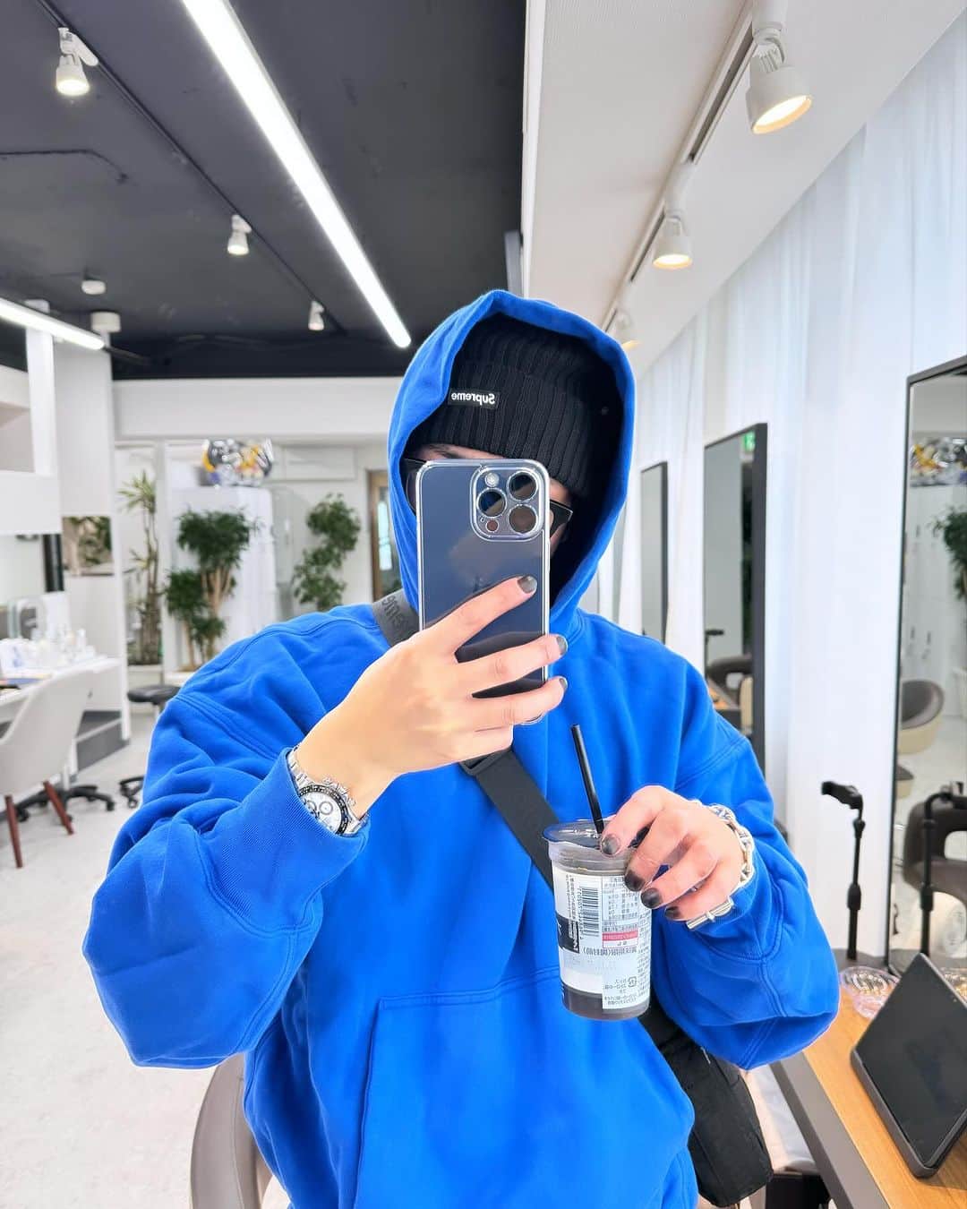 加代憲康のインスタグラム：「YZY🔵久しぶり着たけどええですね！サイズ感が良き！  IDで作ったダンクも良き🟦  【11月予約開放日】 21時からです！よろしくお願いします🙇枠少なくなってますのでお早めに！」
