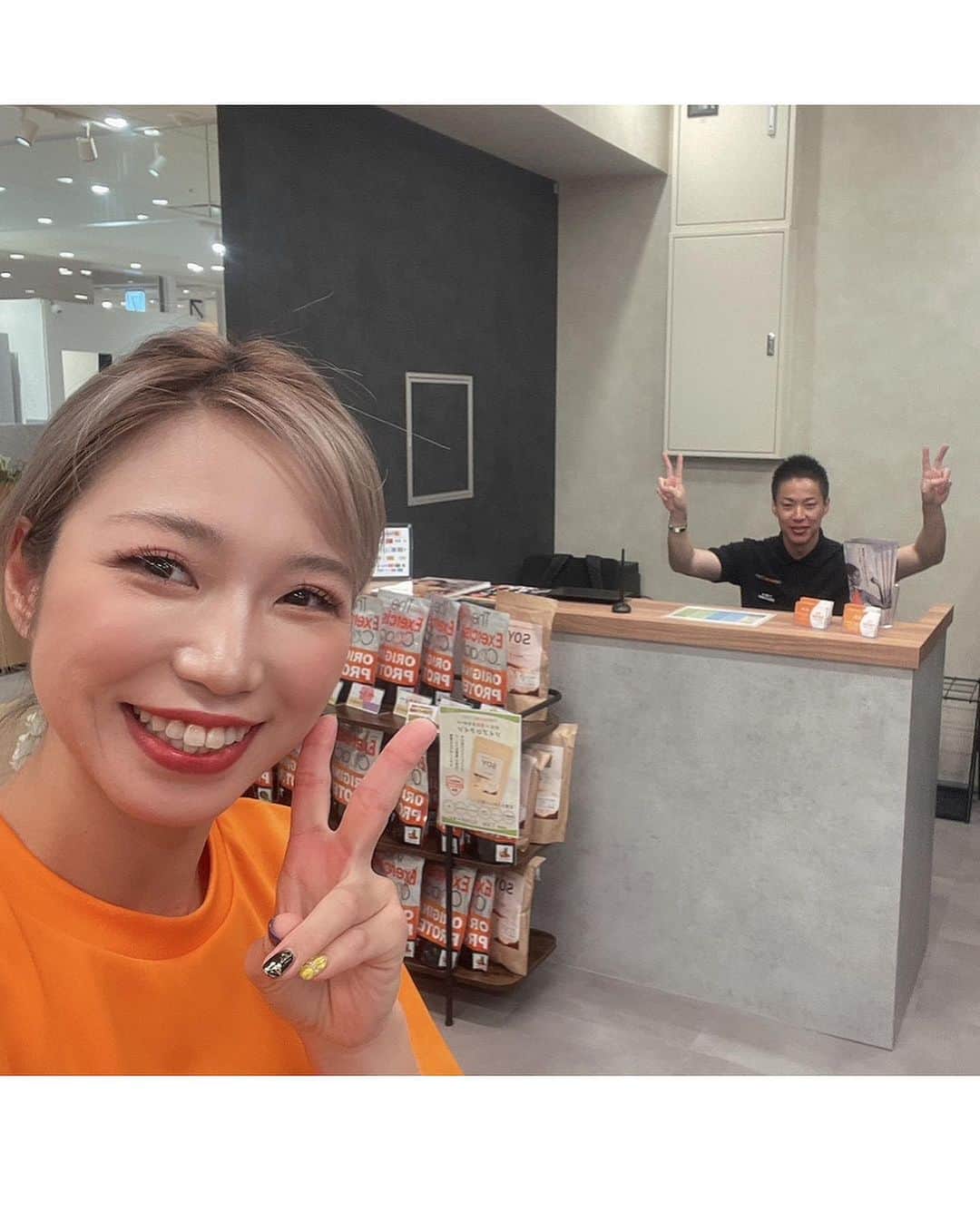 黒木優子さんのインスタグラム写真 - (黒木優子Instagram)「今日もトレーニングありがとうございました😊  毎回違うメニューだったり、同じ動きでも鍛え方が違ったりして体がボロボロ…鍛えられております🤣  今日も腕•足（全身）プルプルで地下鉄に乗っております🫣  流石ai様＋人間様の考えたトレーニングでございます🤣  神戸に行くまで後約2週間！ 身体作りをしっかりできる環境本当にありがとうございます🙇‍♀️  下半身がブレにくくなり、パンチがしっかり打てるのがわかるようになってきました！😆  ない筋力をつけれるよう頑張ります💪 また来週も宜しくお願いします🫡  #エクササイズコーチ博多マルイ  #aiトレーニング  #筋トレ女子」10月28日 11時13分 - yuko.kuroki